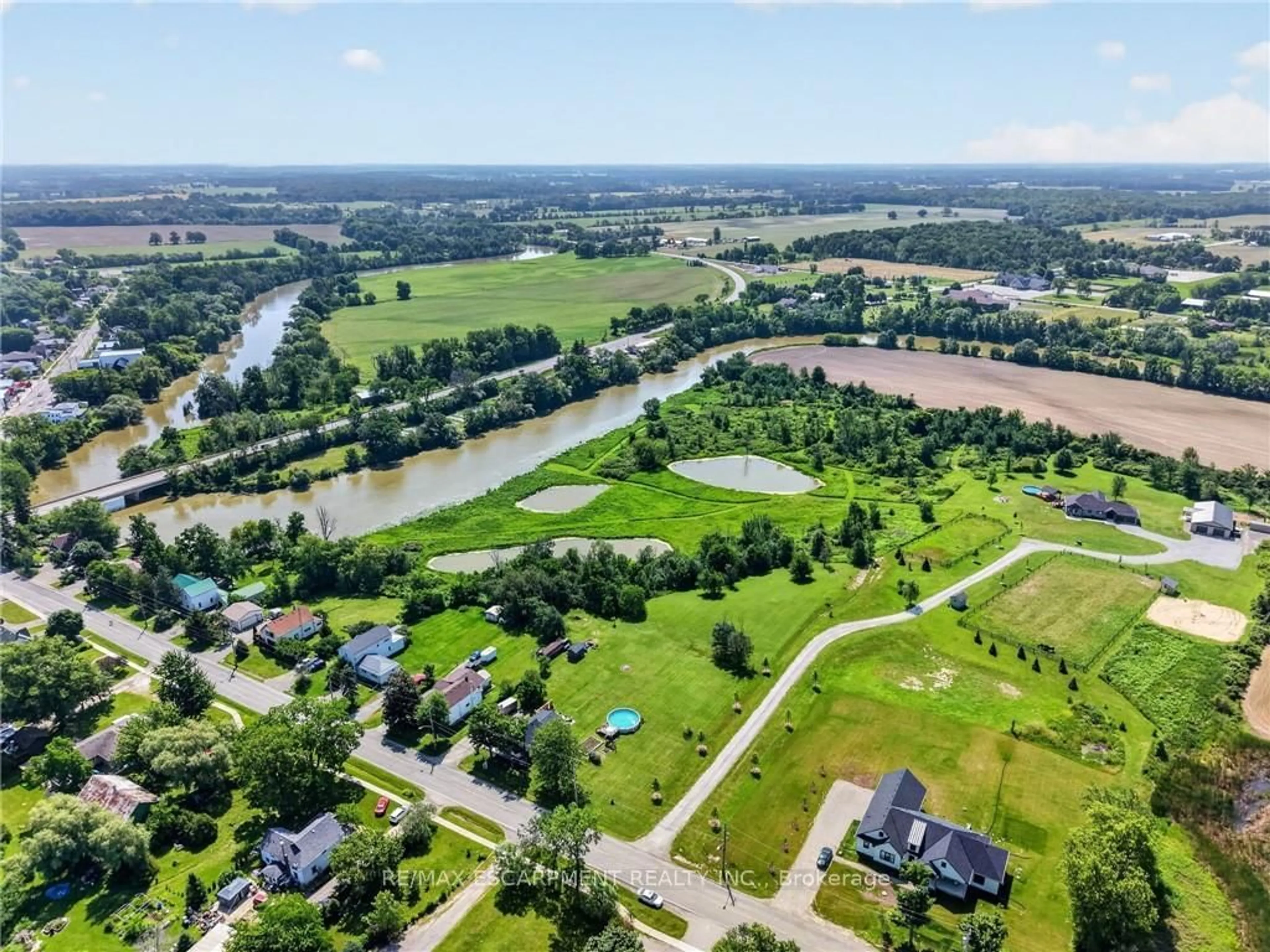 A pic from outside/outdoor area/front of a property/back of a property/a pic from drone, water/lake/river/ocean view for 5242 Canborough Rd, West Lincoln Ontario L0R 2J0