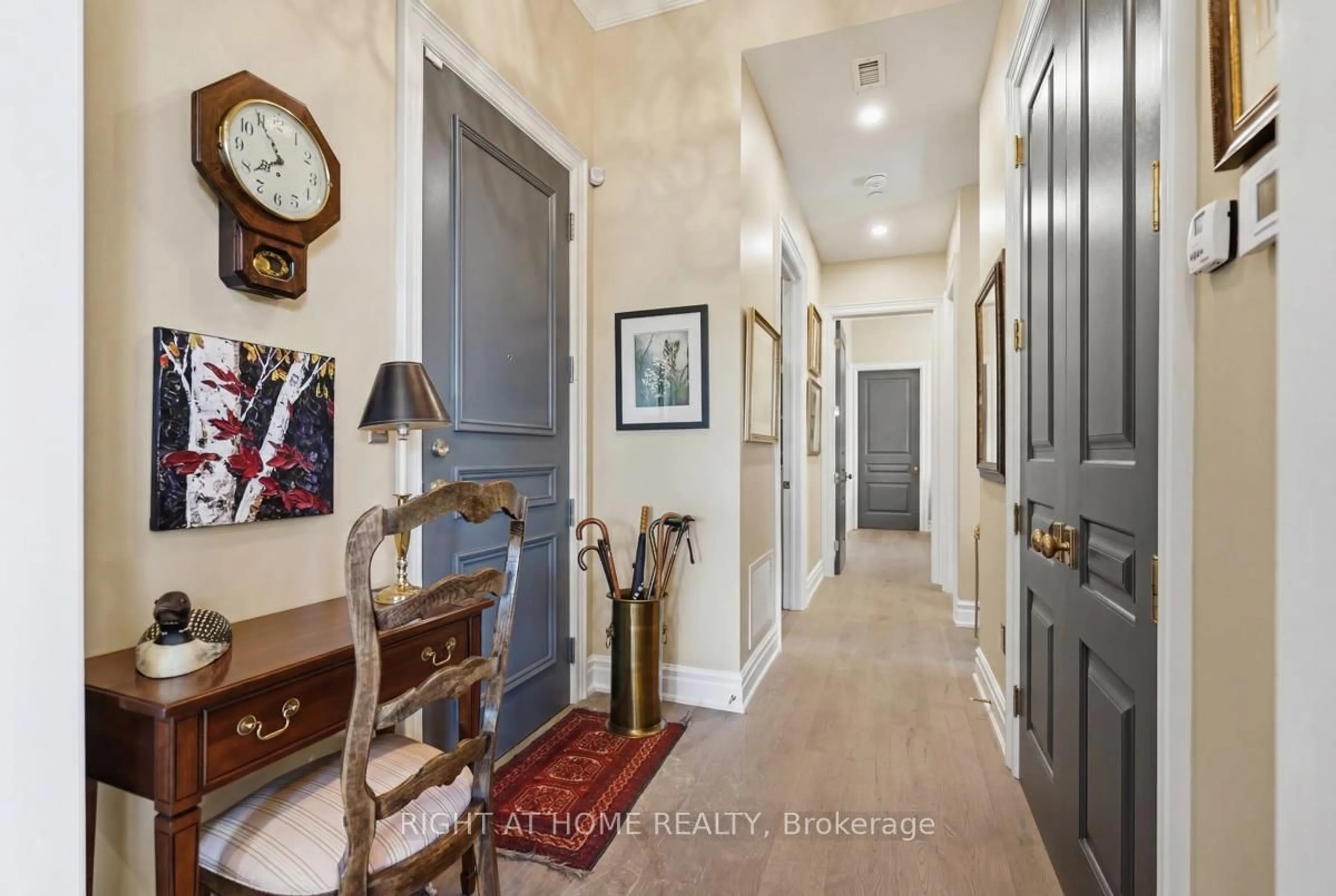 Indoor entryway for 122 Wortley Rd #302, London South Ontario N6C 3N8