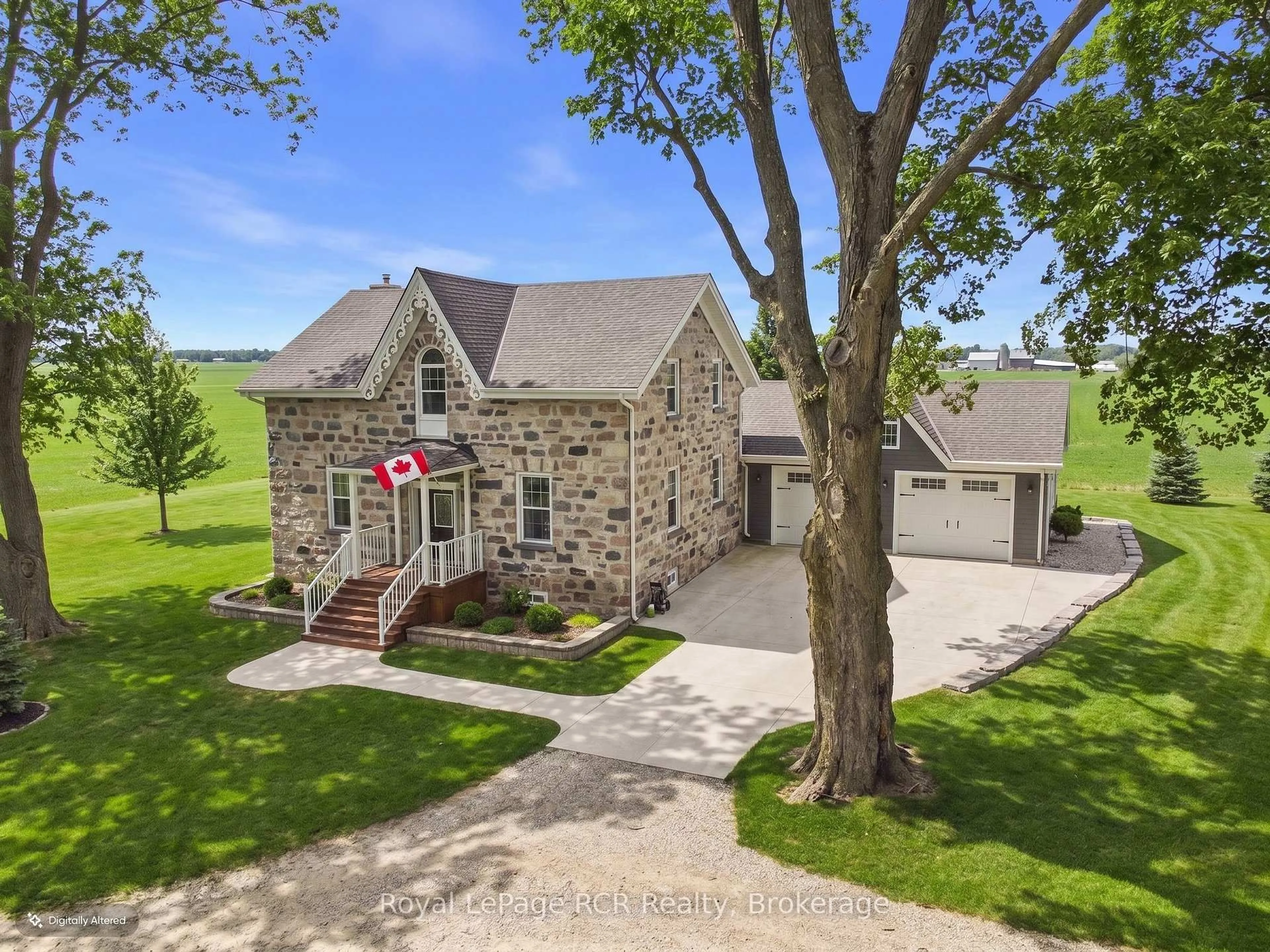 A pic from outside/outdoor area/front of a property/back of a property/a pic from drone, unknown for 39721 Amberly Rd, North Huron Ontario N0G 2W0