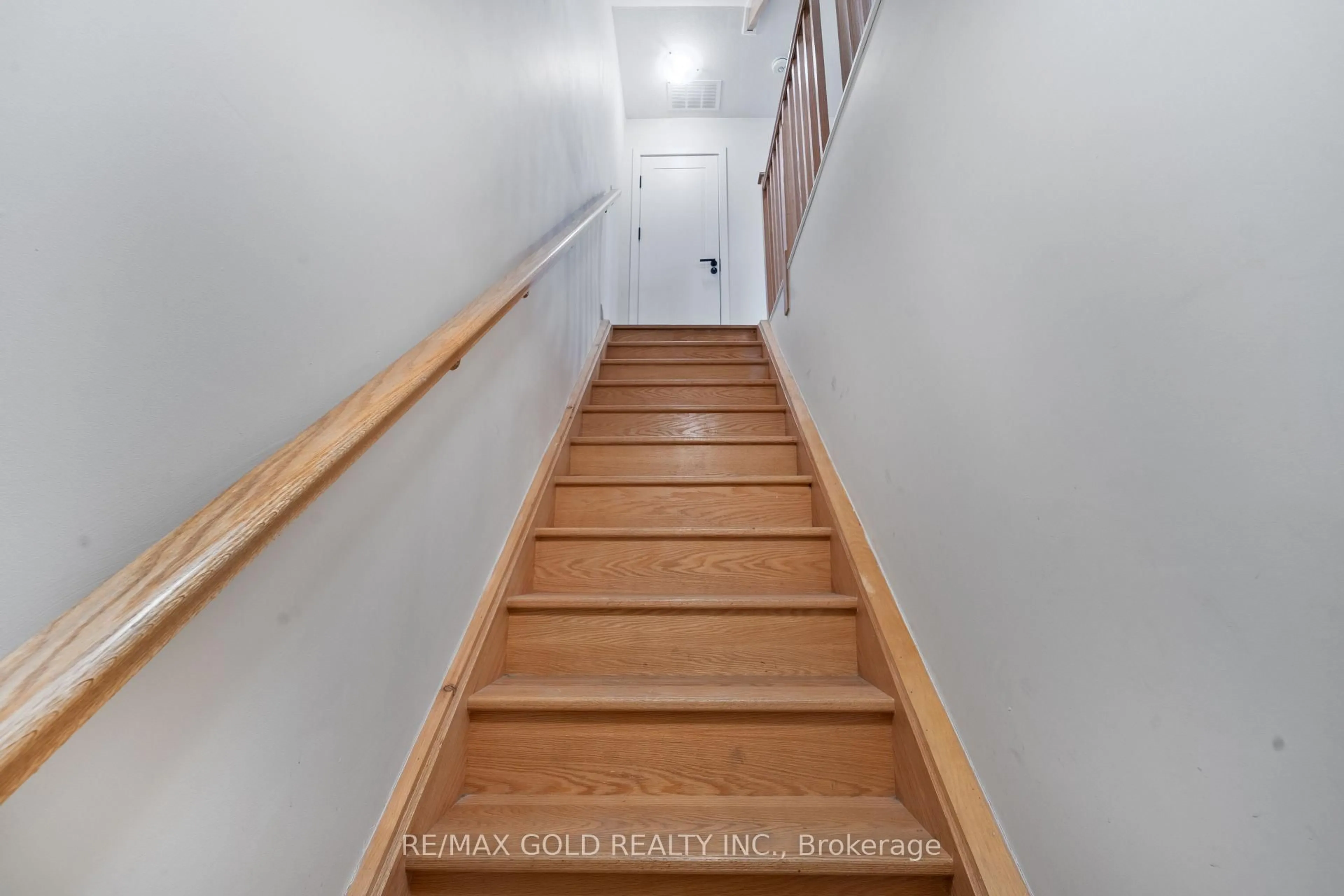 Stairs for 370 Fisher Mills Rd #C33, Cambridge Ontario N3C 0G8