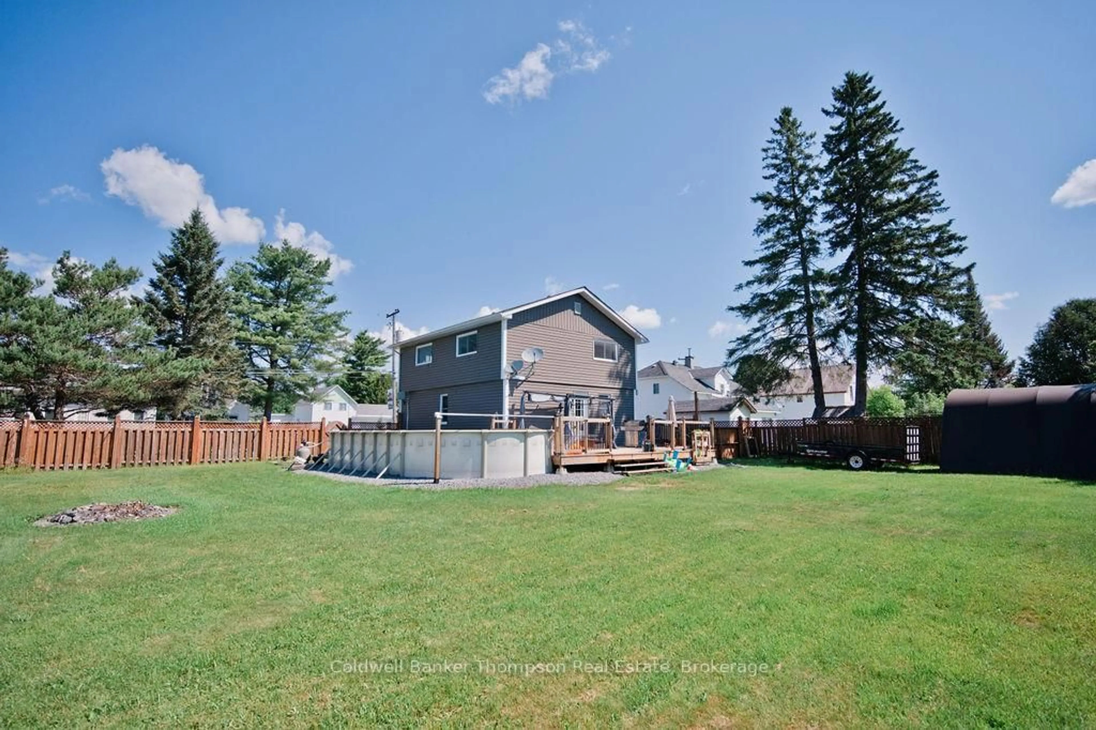 Patio, mountain view for 115 Ottawa Ave, South River Ontario P0A 1X0