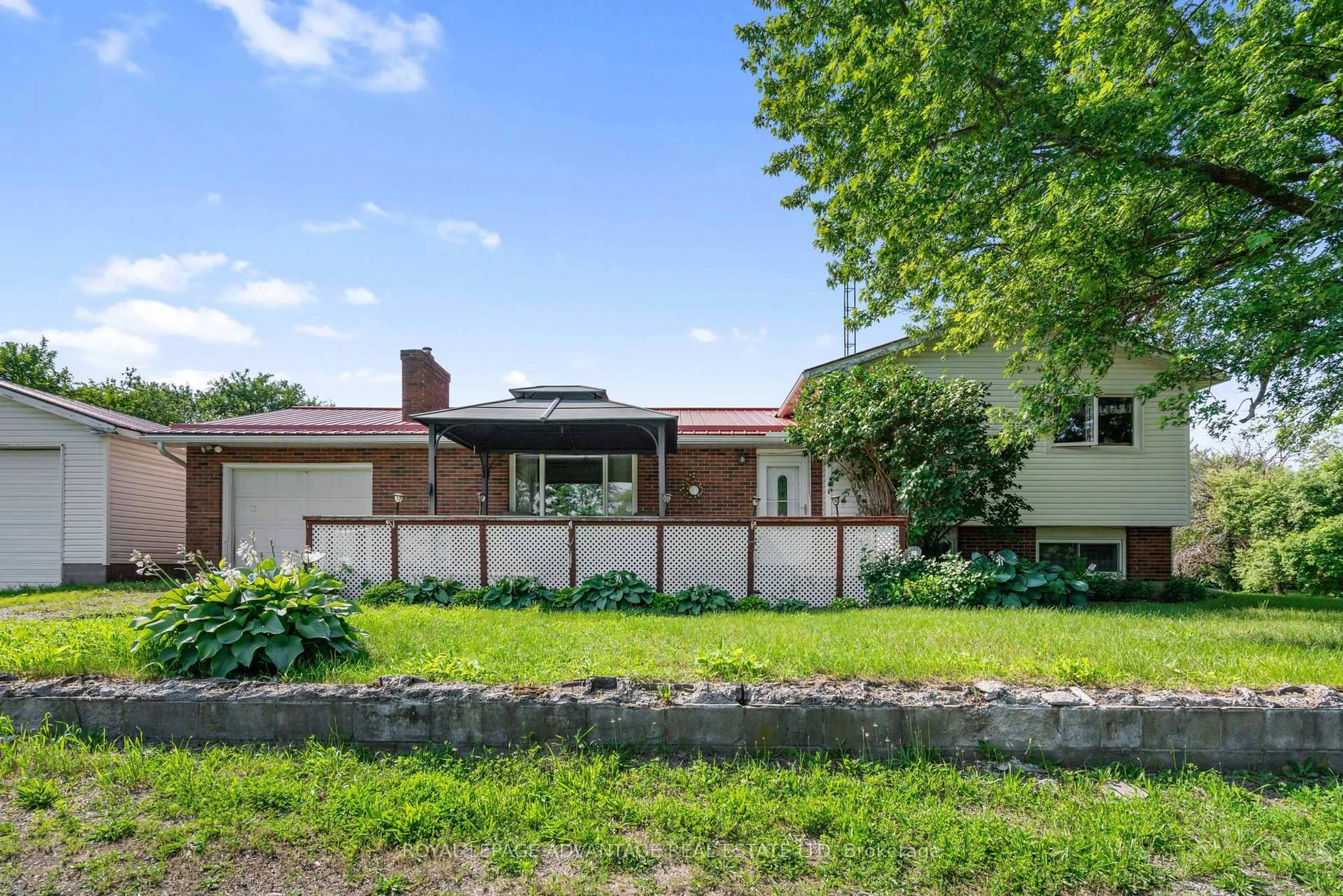 A pic from outside/outdoor area/front of a property/back of a property/a pic from drone, unknown for 2564 2nd Conc Rd, Augusta Ontario K0E 1R0