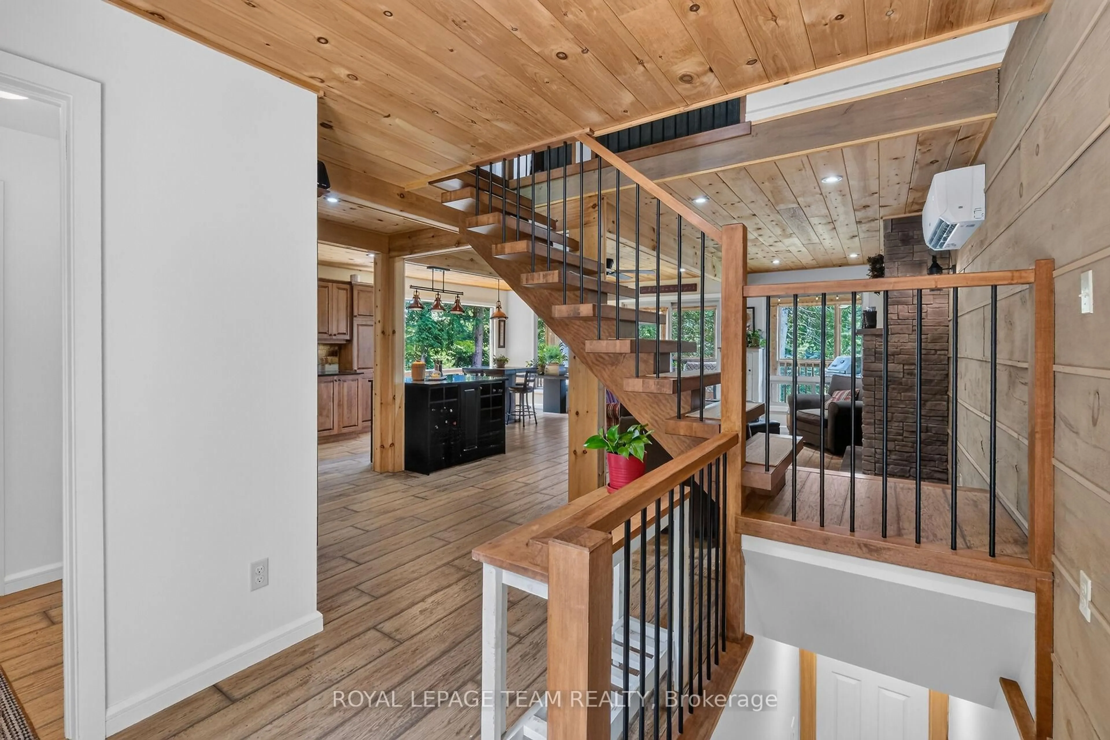 Indoor entryway for 102 A & B Mcvicar Lane, White Lake Ontario K0A 3L0