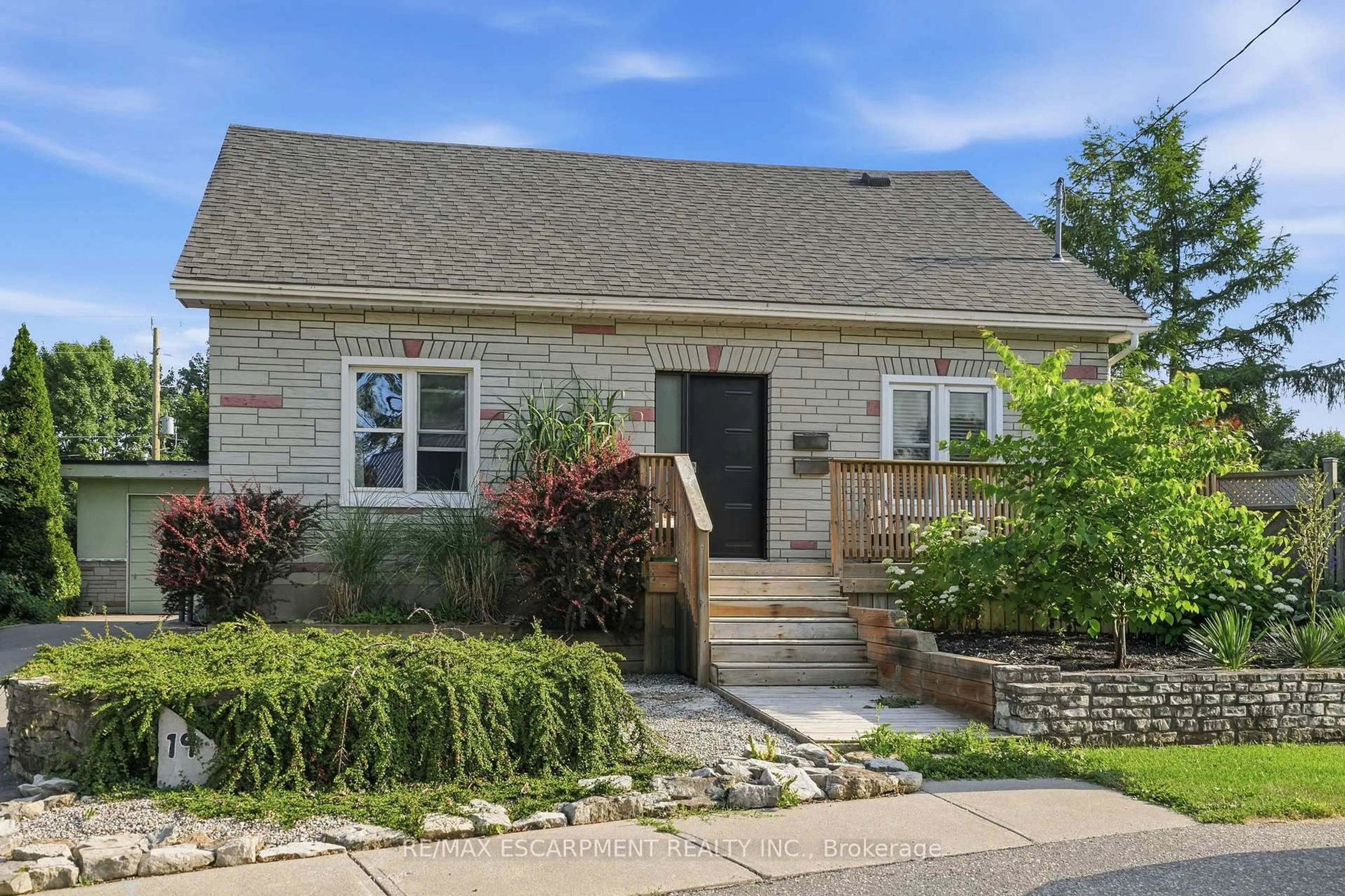 Home with brick exterior material, street for 19 Victoria St, Brant Ontario N3L 1H8