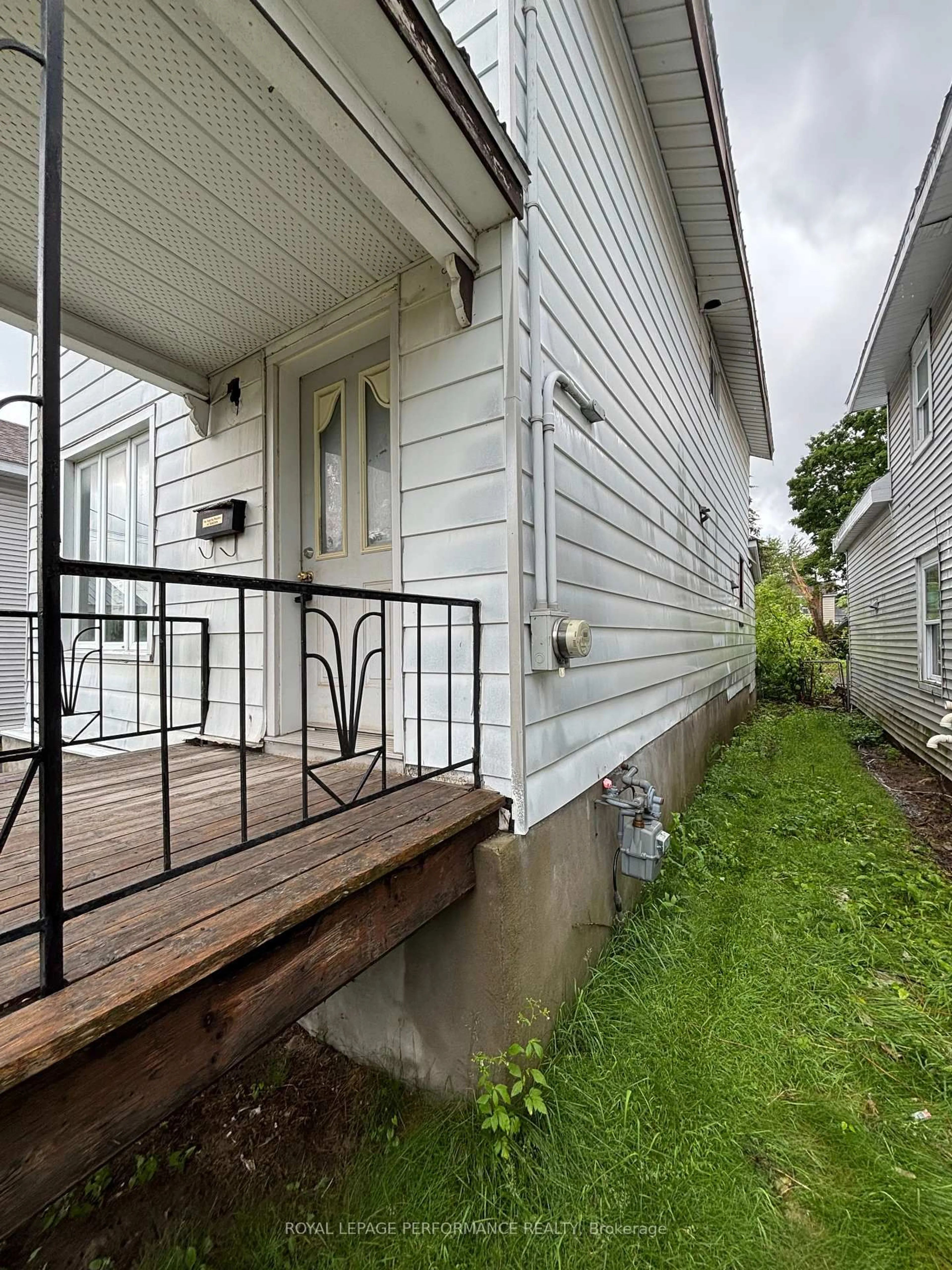 Patio, street for 308 Genevieve St, Hawkesbury Ontario K6A 2L9