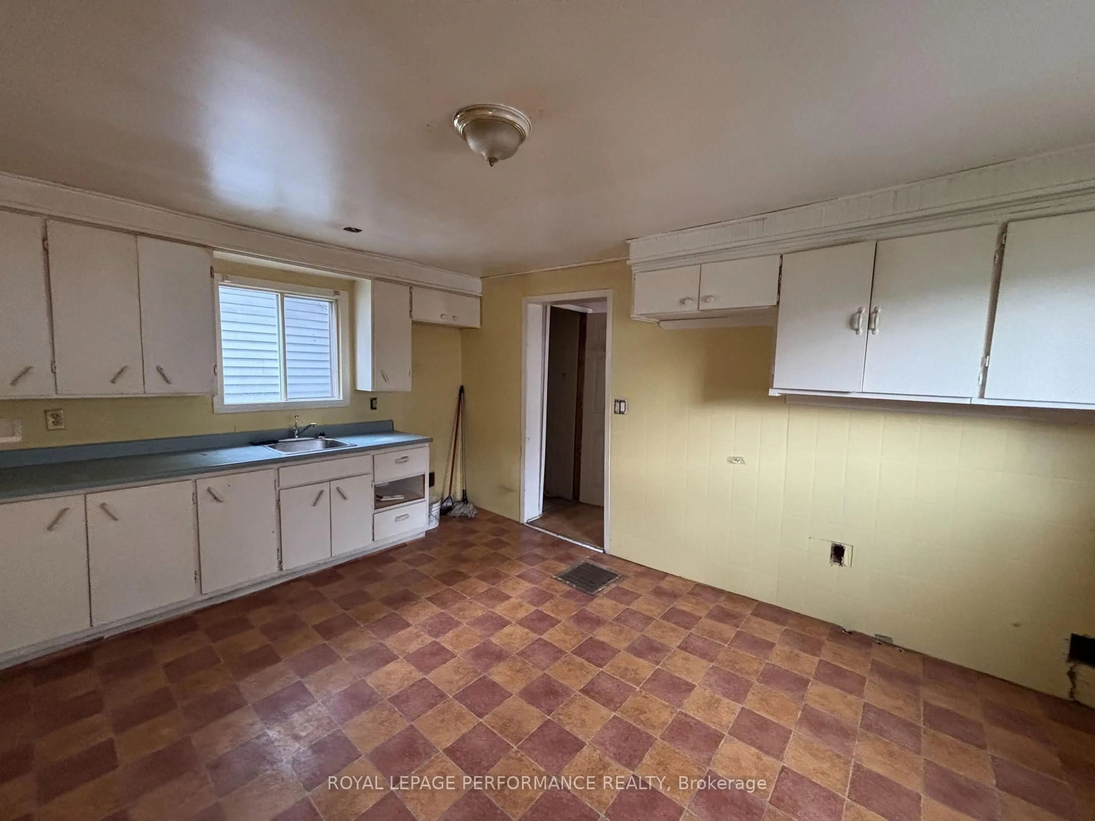 A pic of a room for 308 Genevieve St, Hawkesbury Ontario K6A 2L9