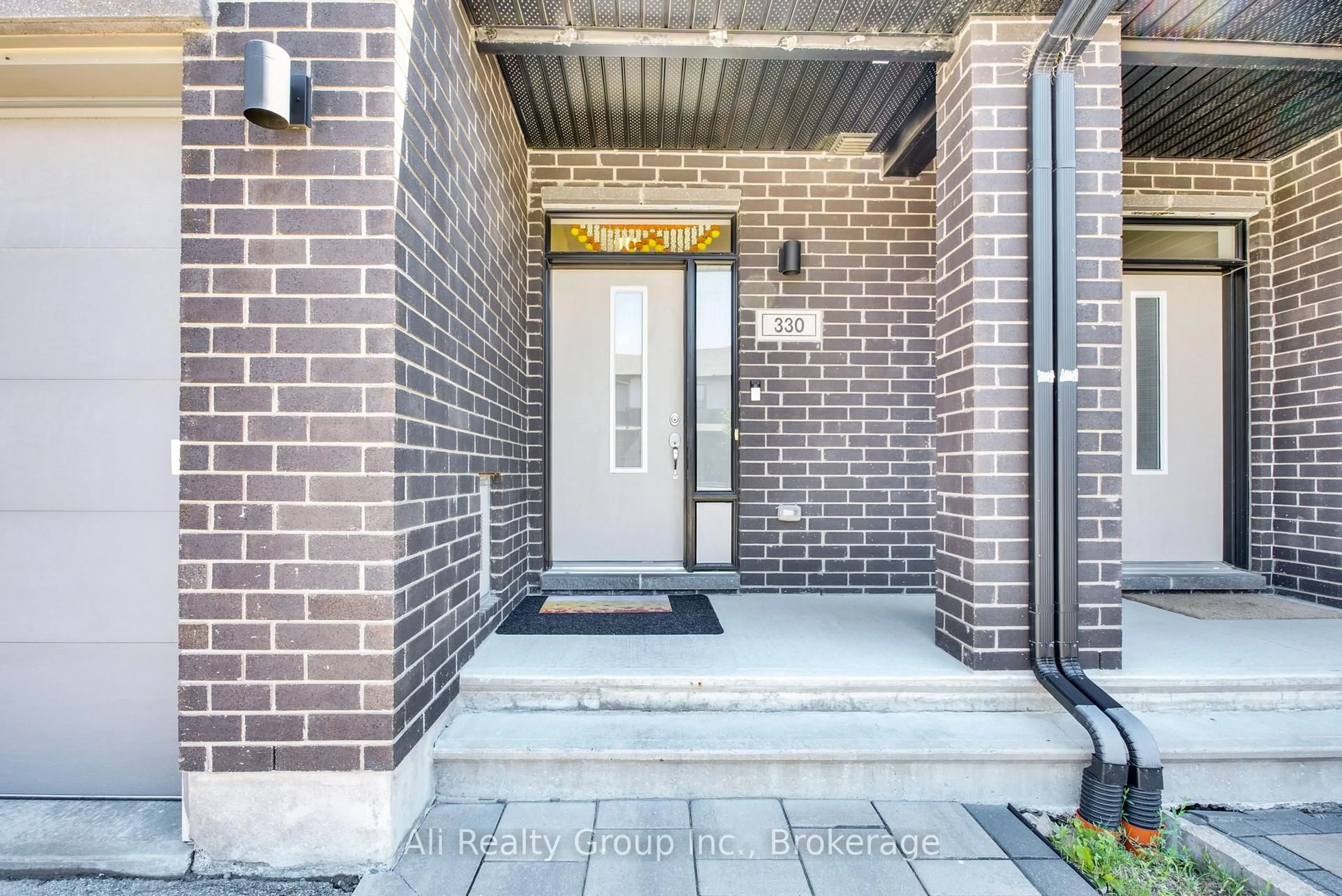 Unknown for 330 NONIUS St, Ottawa Ontario K2V 0E1