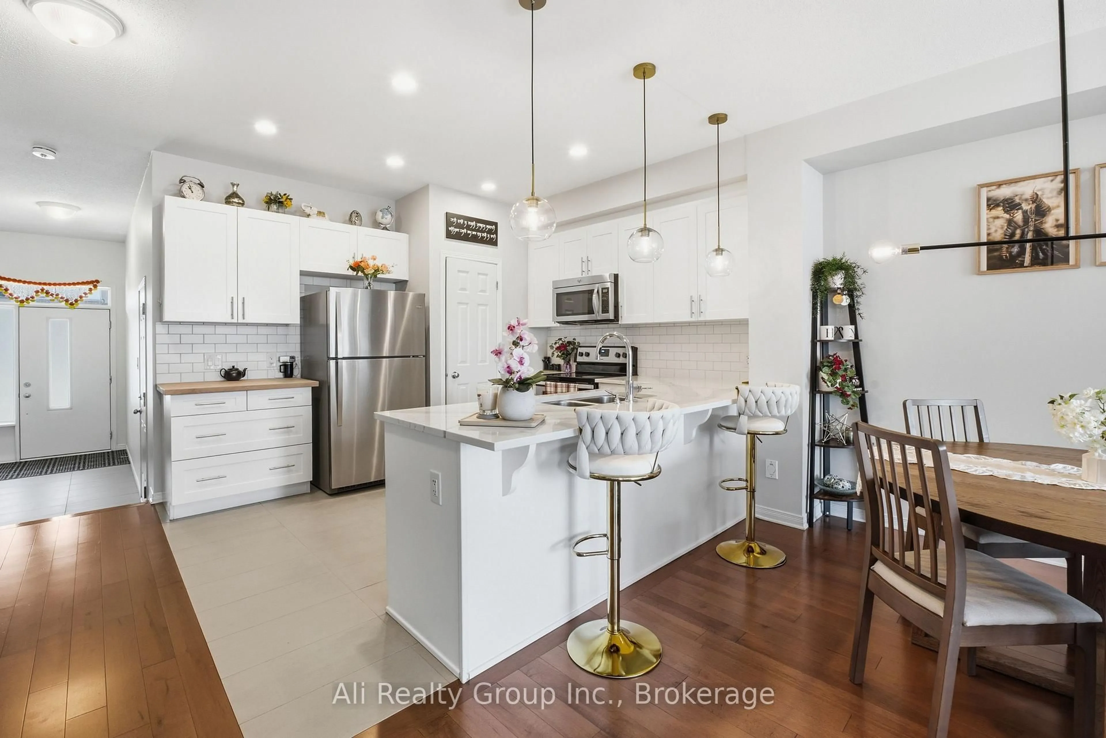 Open concept kitchen, unknown for 330 NONIUS St, Ottawa Ontario K2V 0E1