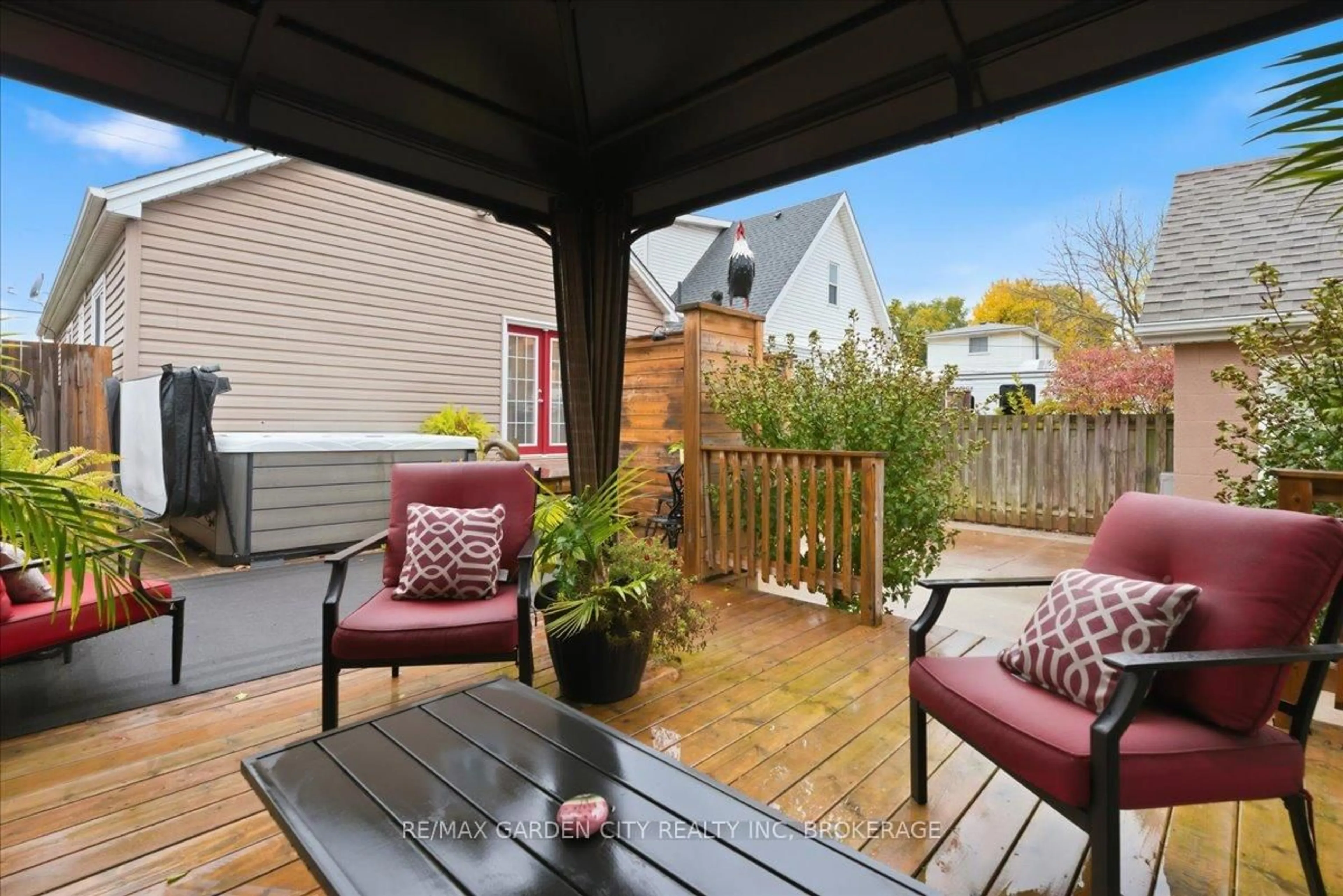 Patio, street for 5294 Slater Ave, Niagara Falls Ontario L2E 4W9