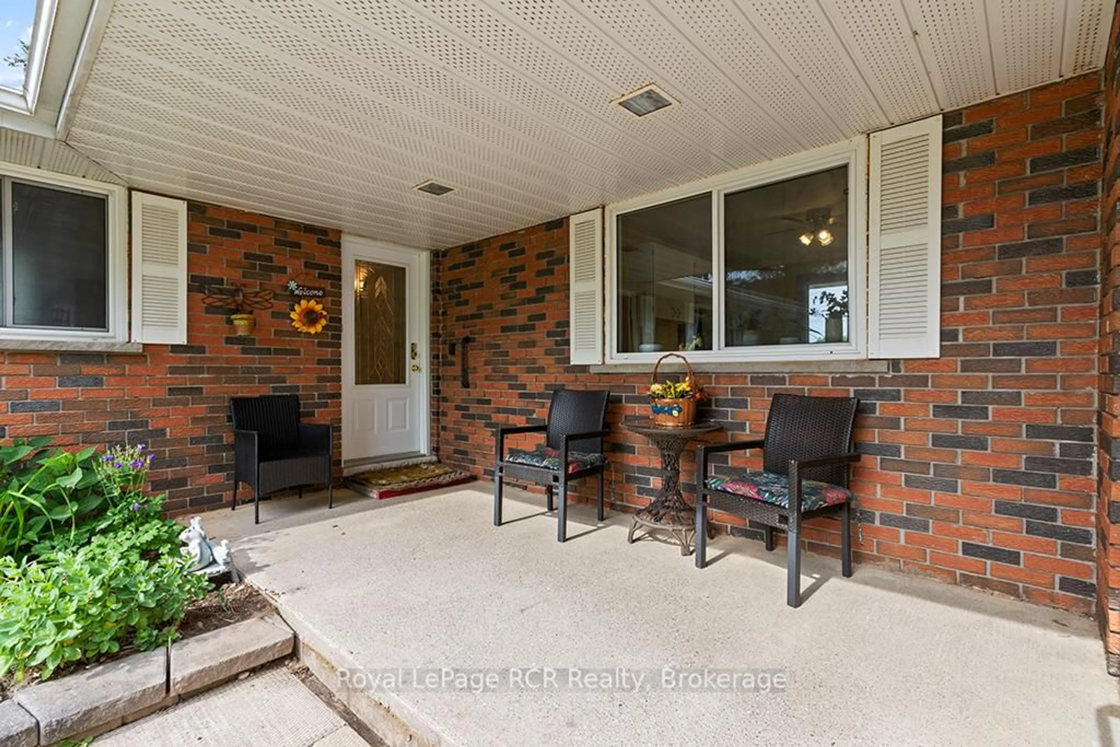 Patio, street for 489 Ridge Rd, Meaford Ontario N4L 1L8