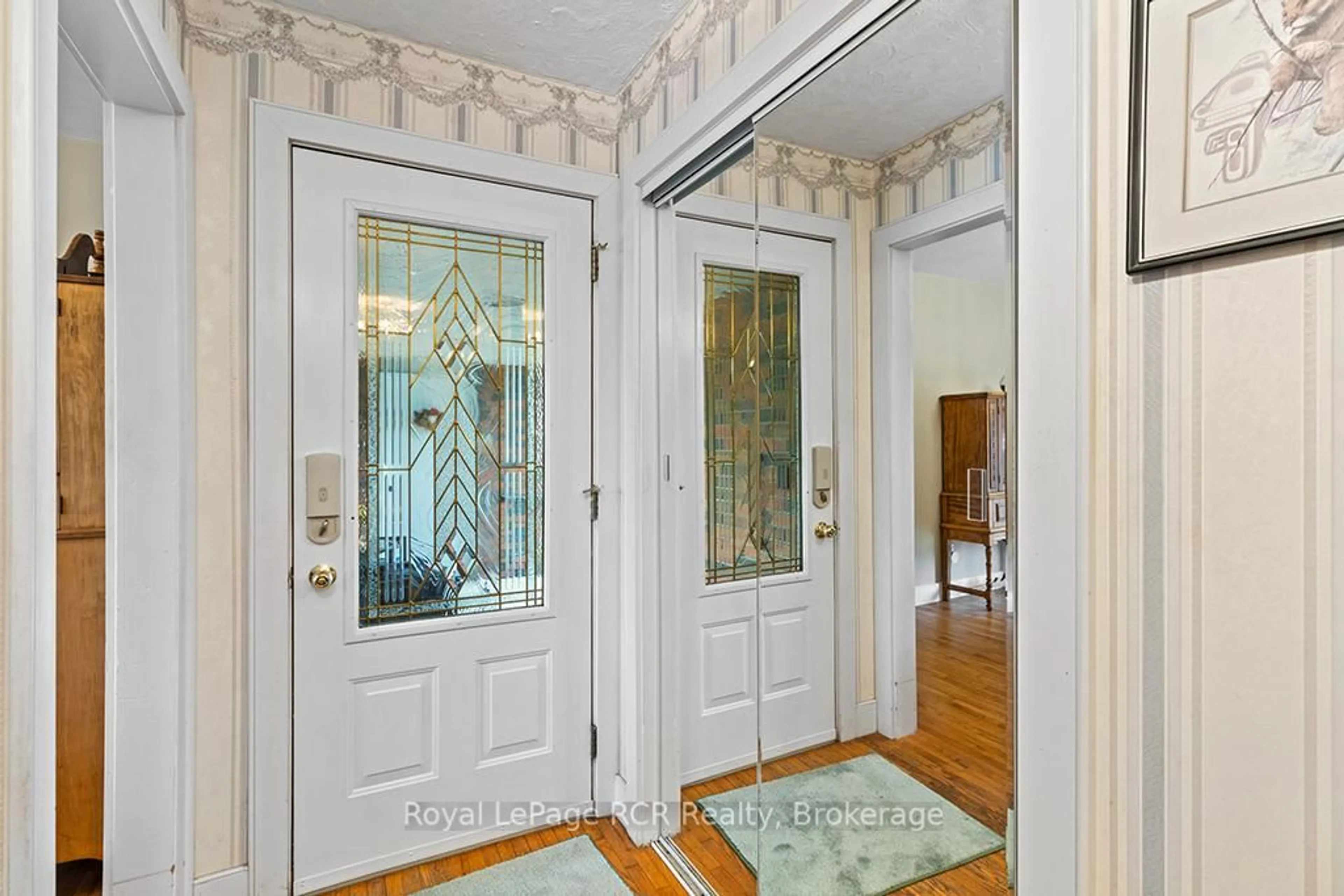 Indoor entryway for 489 Ridge Rd, Meaford Ontario N4L 1L8