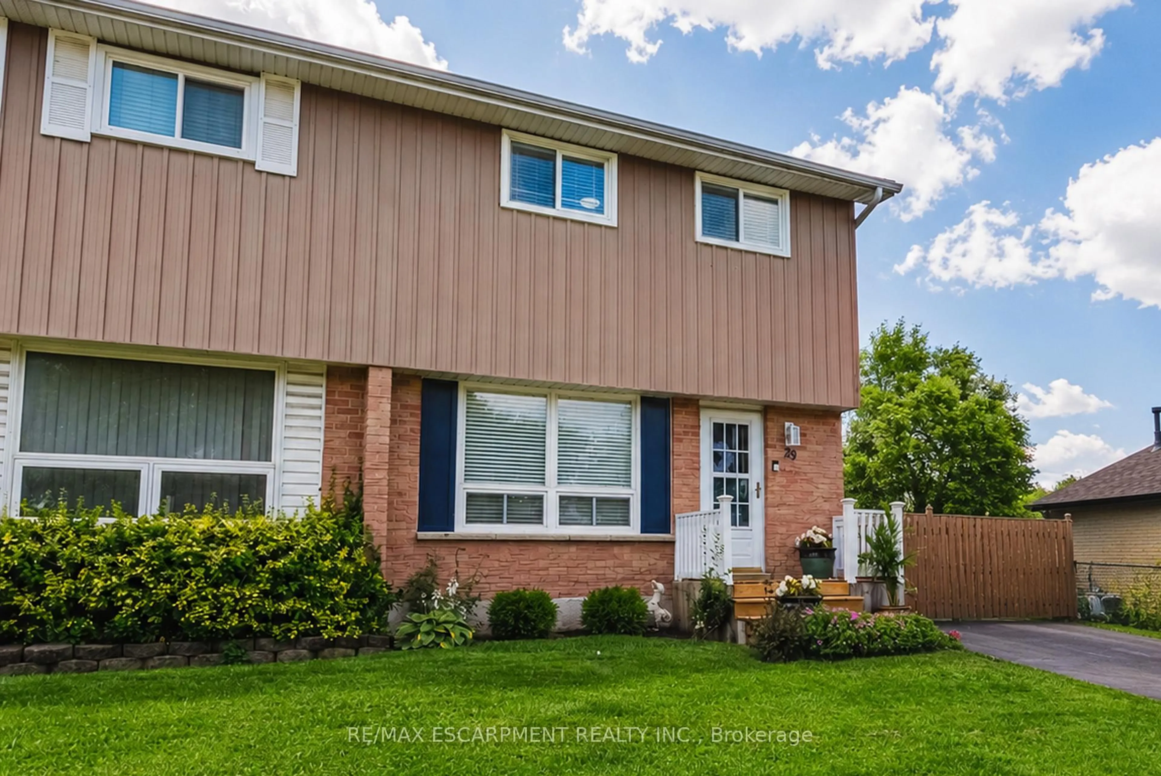 Home with brick exterior material, street for 29 Hopewell Cres, Hamilton Ontario L8J 1P3