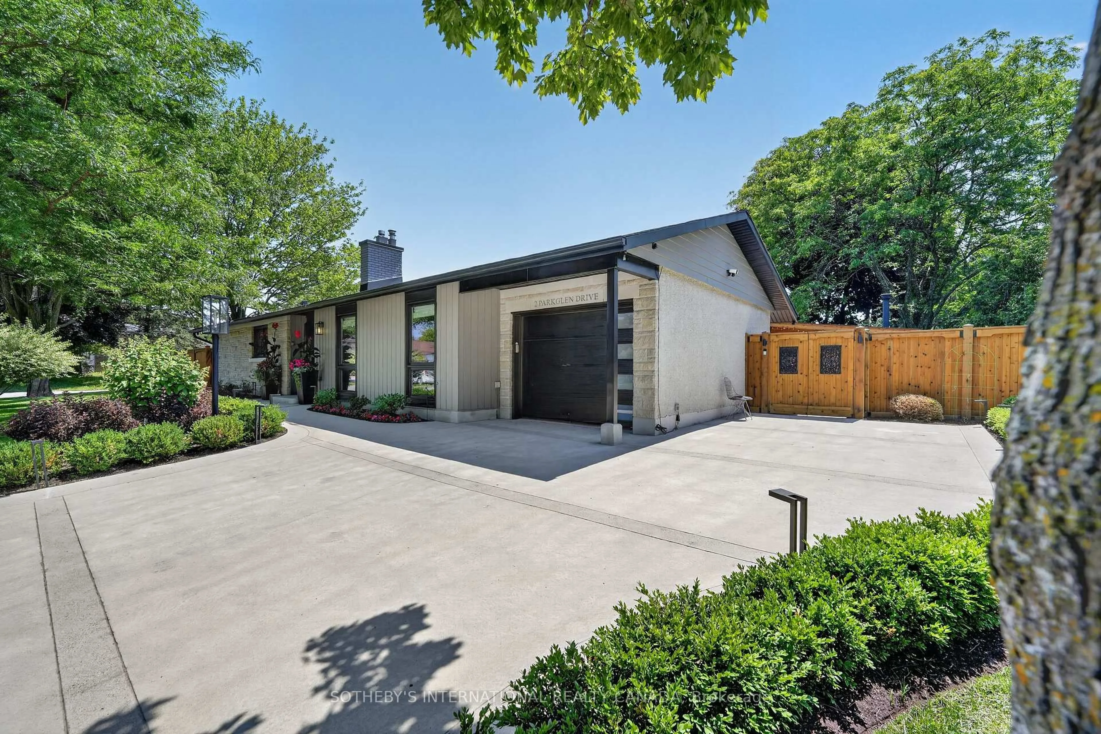 Unknown for 2 Parkglen Dr, Ottawa Ontario K2G 3R5