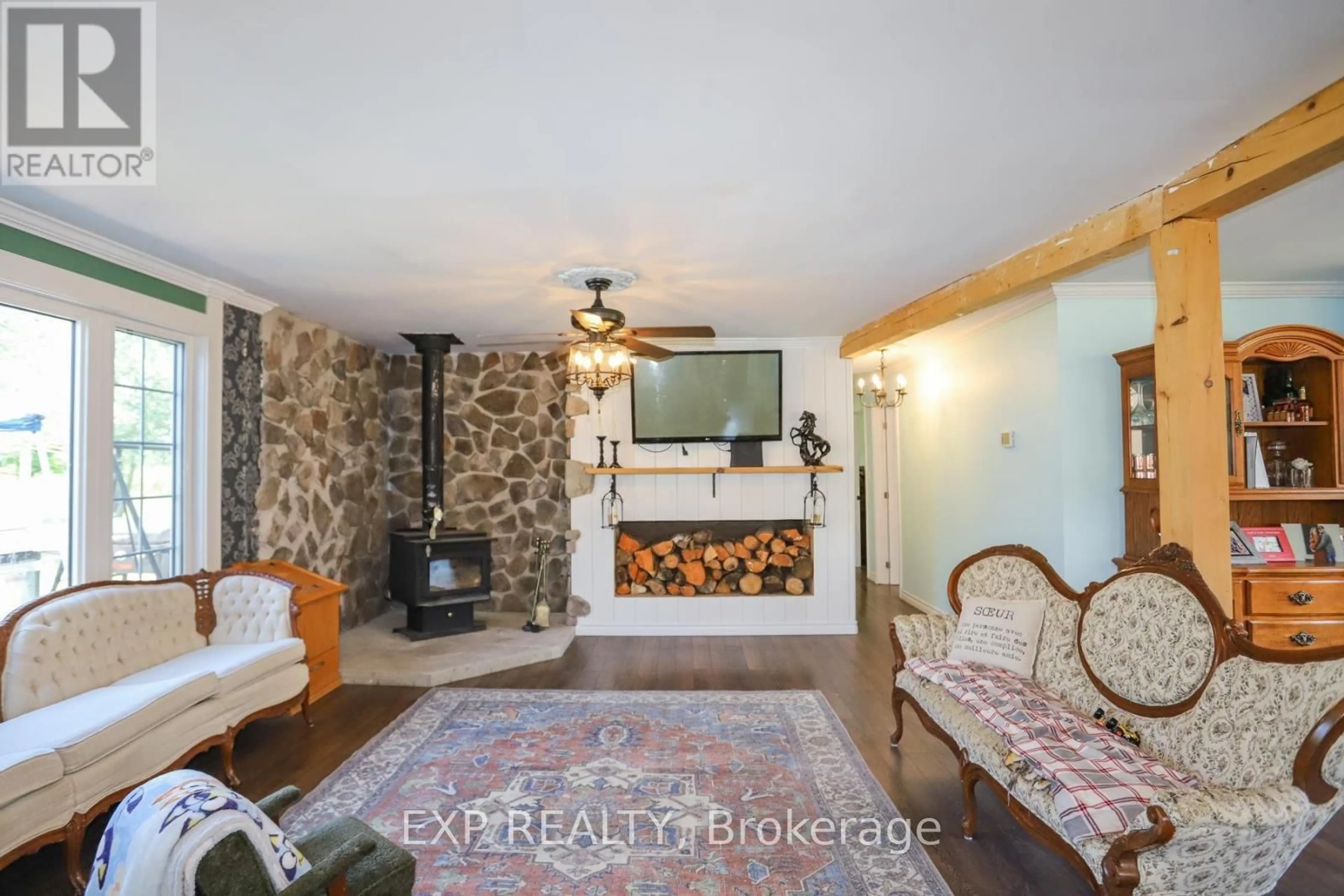 Living room with furniture, unknown for 46 MAIN St, Johnson Ontario P0R 1E0