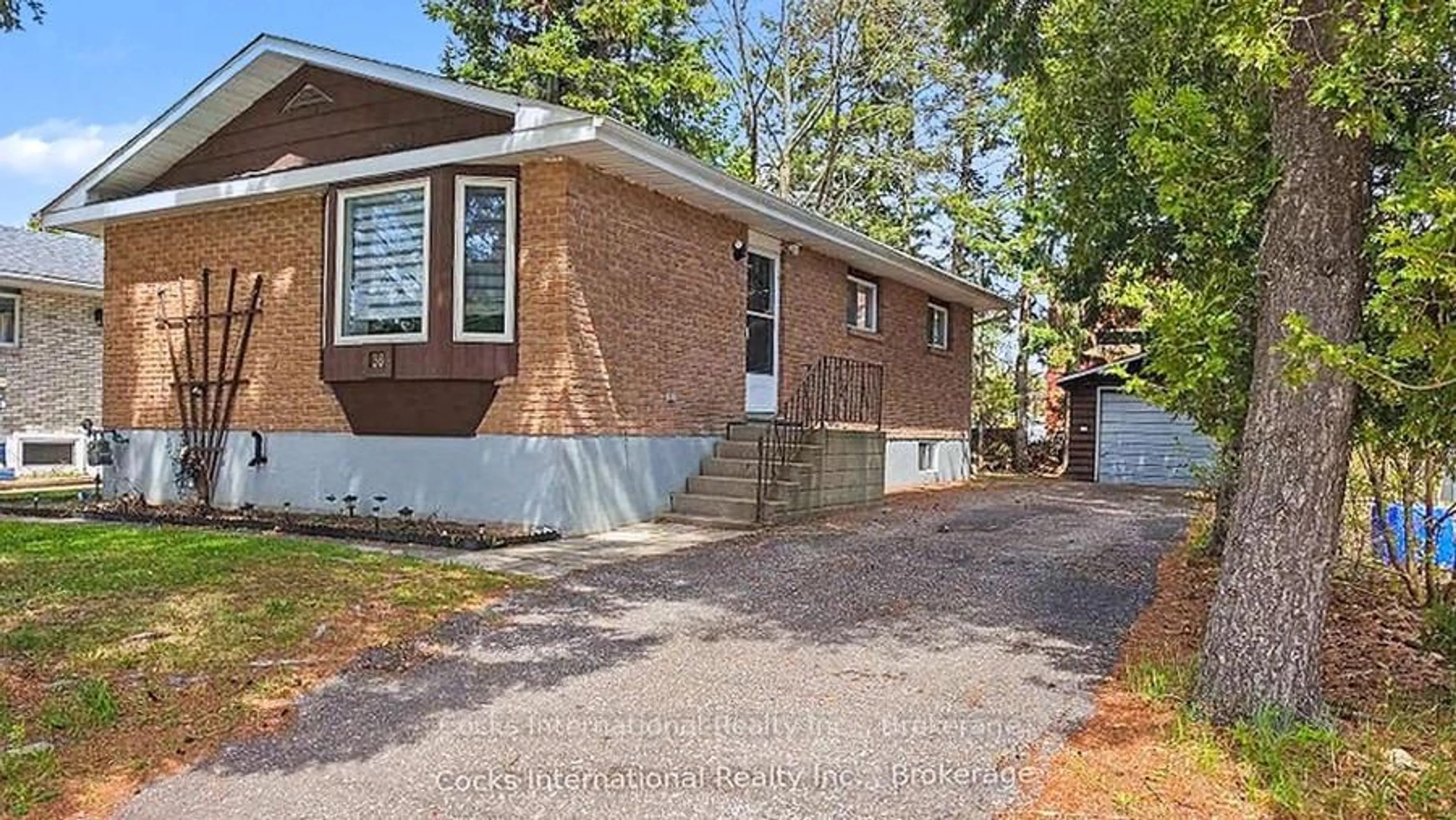 Home with brick exterior material, street for 36 Susan St, Huntsville Ontario P1H 1X2