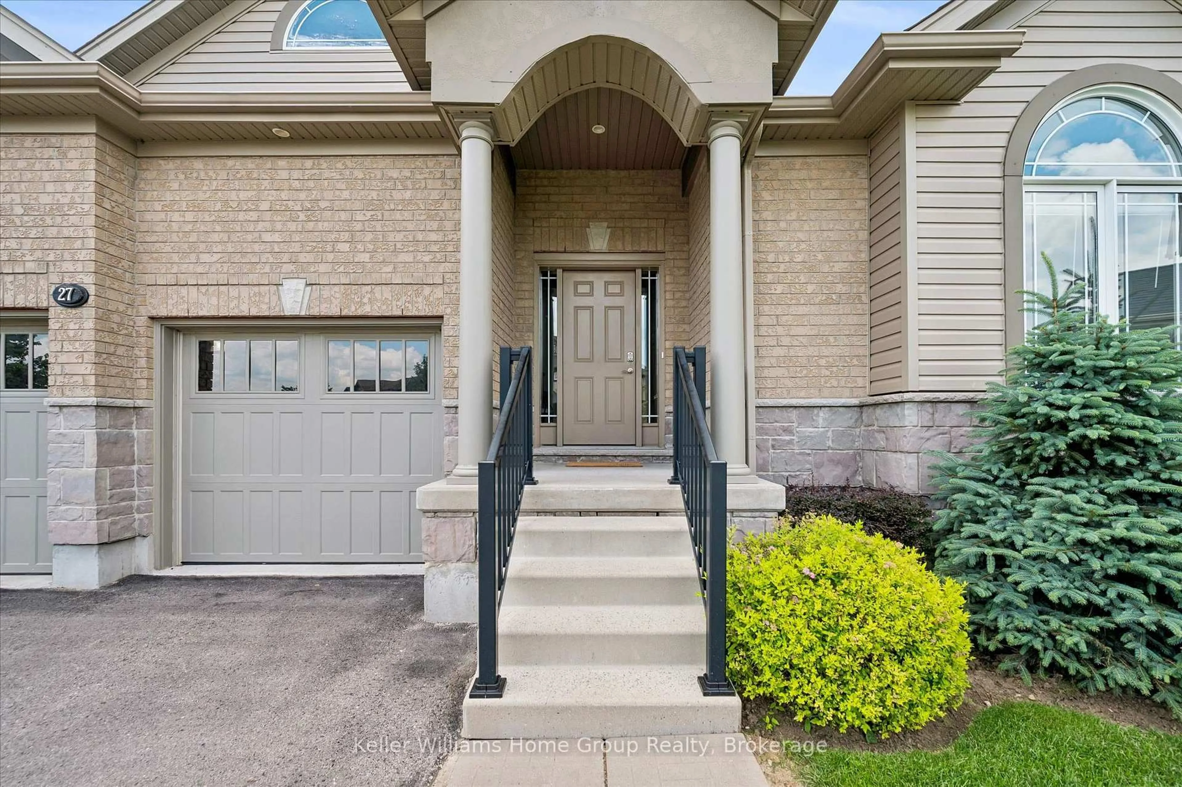 Indoor entryway for 27 Riley Cres, Centre Wellington Ontario N1M 0C1
