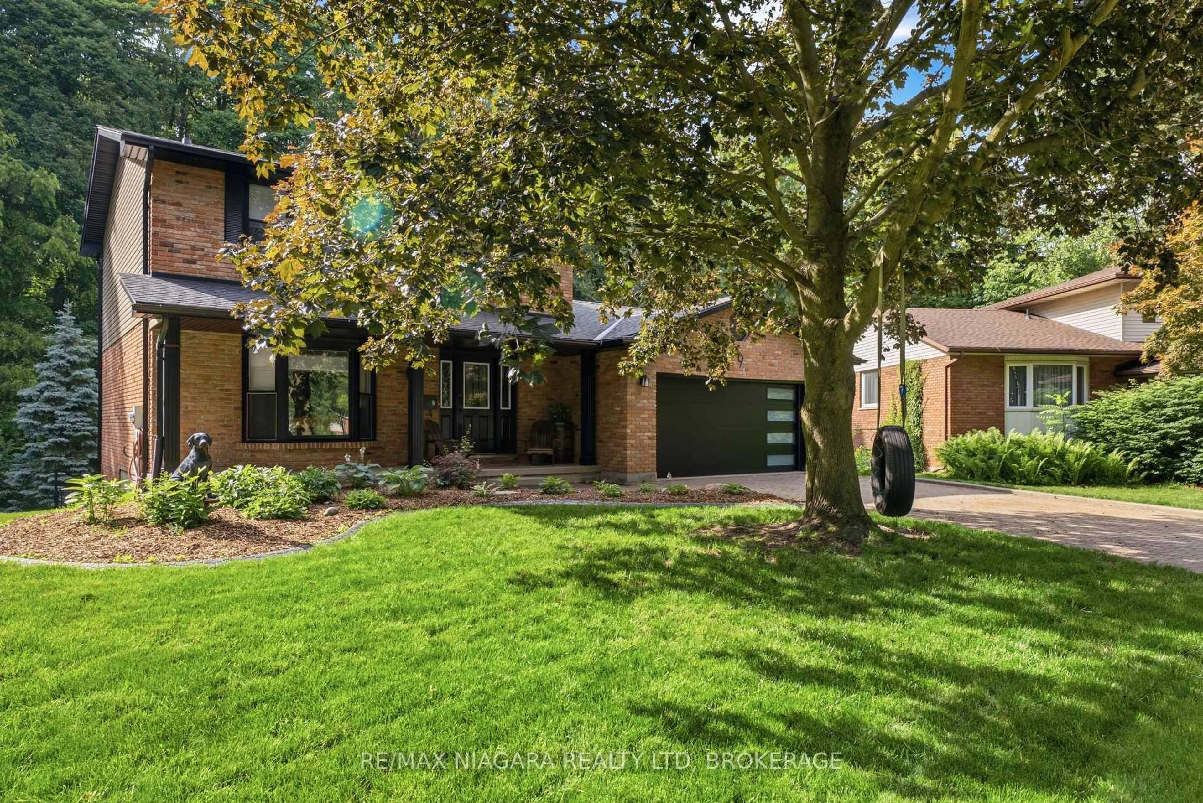Home with brick exterior material, street for 9 Beechnut Crt, Pelham Ontario L0S 1E2