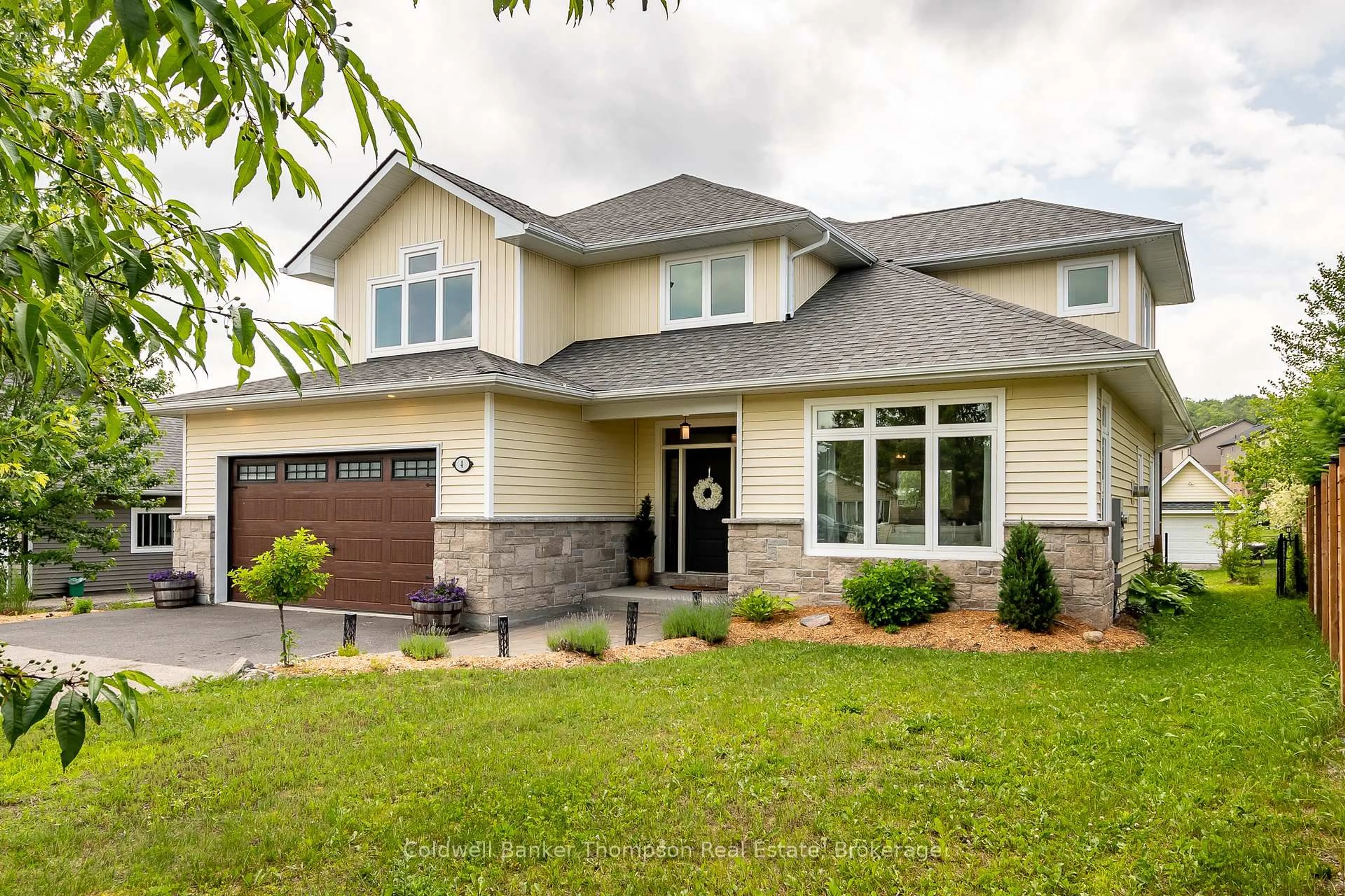 Home with brick exterior material, street for 4 Millwood Crt, Huntsville Ontario P1H 0B7