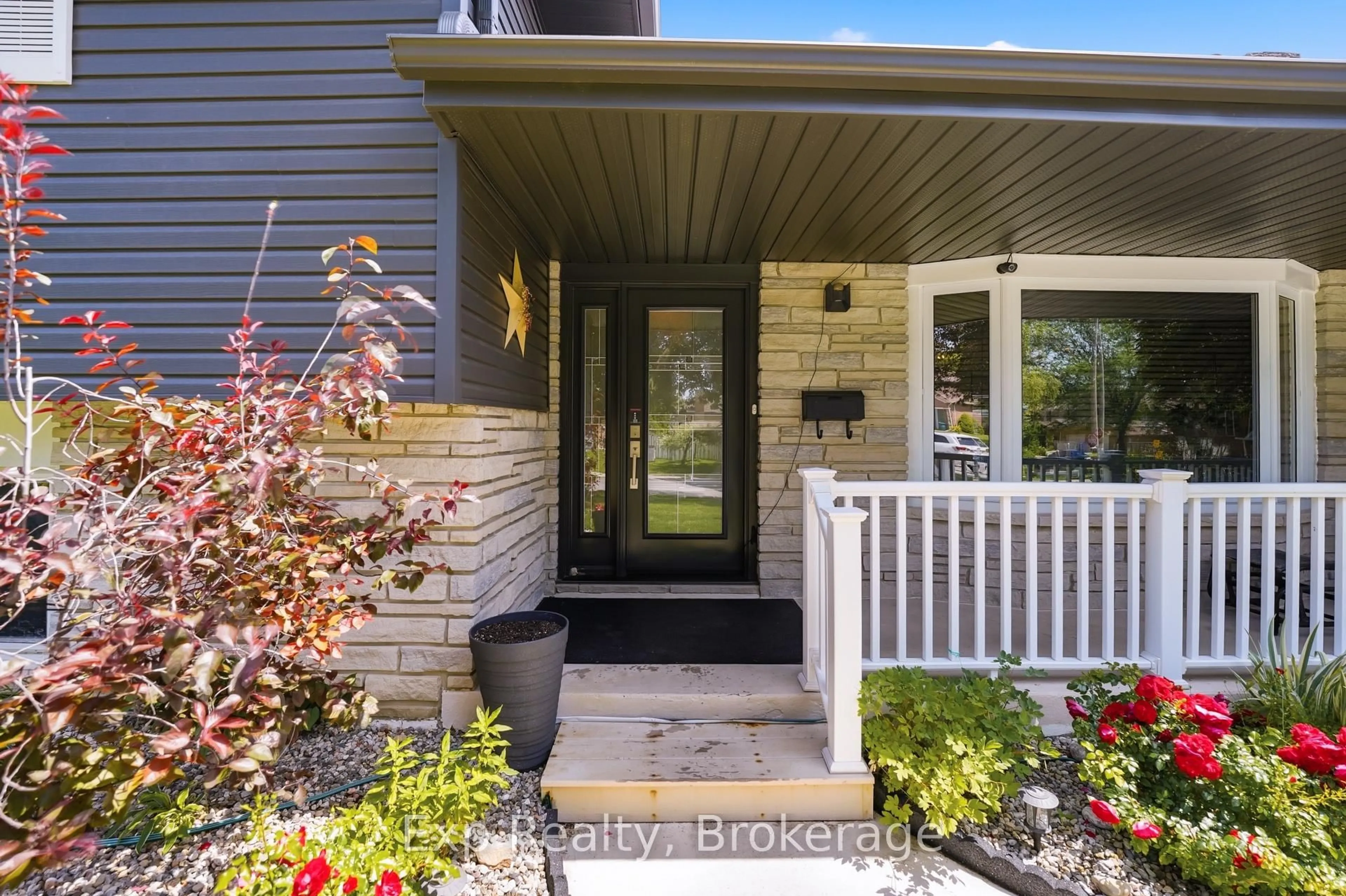 Indoor entryway for 70 Tripp Blvd, Quinte West Ontario K8V 5P6