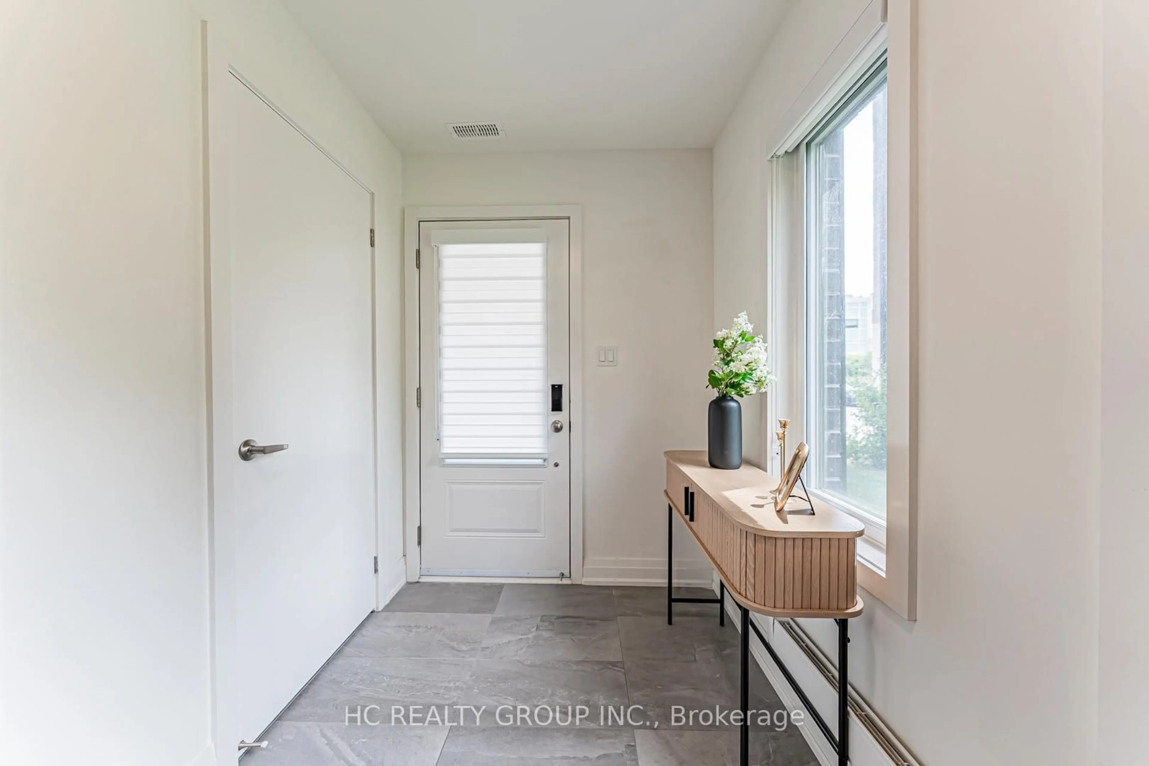 Indoor entryway for 258 Hespeler Rd #32, Cambridge Ontario N1R 0C9