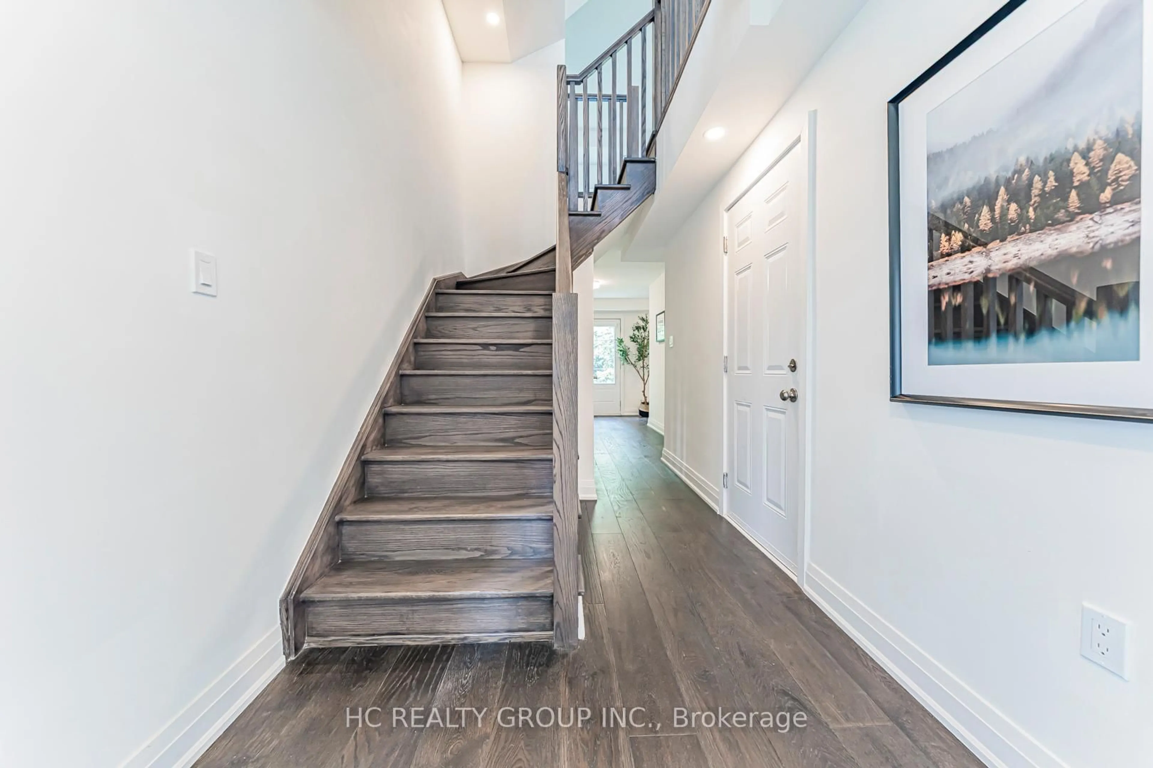 Indoor entryway for 258 Hespeler Rd #32, Cambridge Ontario N1R 0C9