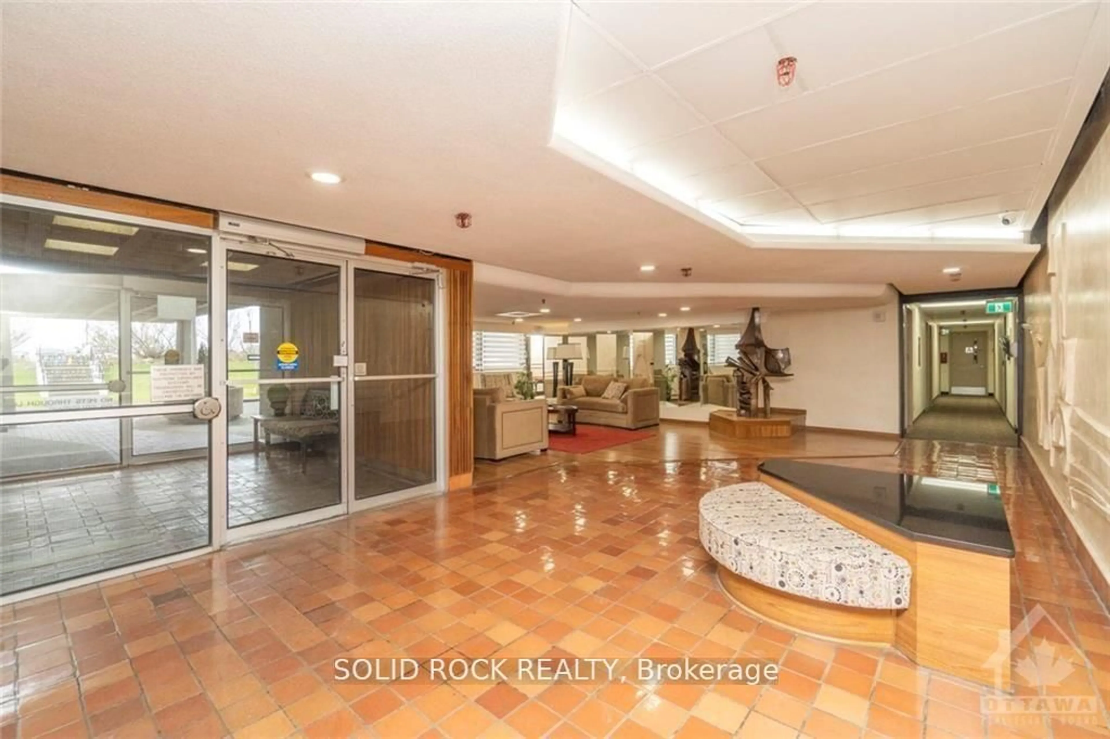 Lobby for 415 Greenview Ave #309, Ottawa Ontario K2B 8G5