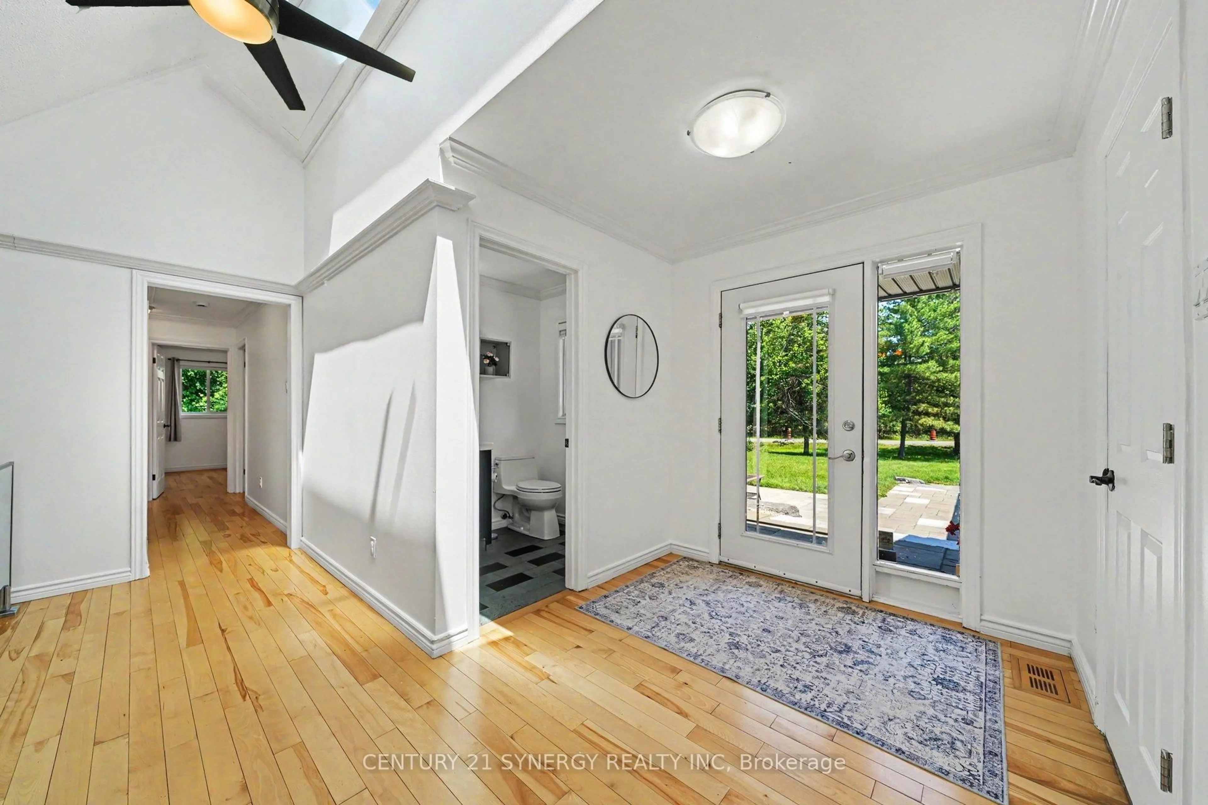 Indoor entryway for 105 IRONWOOD Crt, Ottawa Ontario K0A 1T0