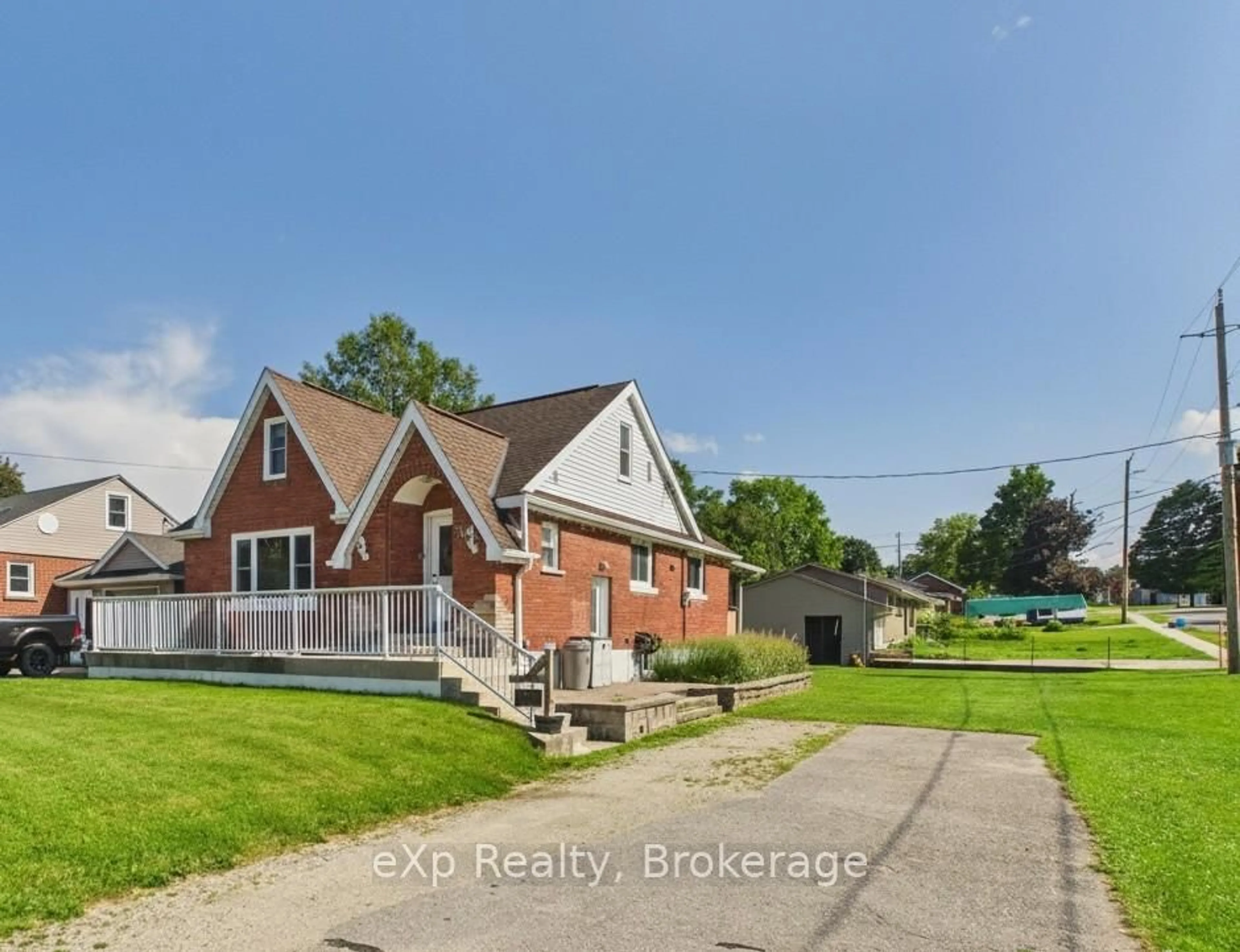 A pic from outside/outdoor area/front of a property/back of a property/a pic from drone, street for 401 Prince St, Brockton Ontario N0G 2V0