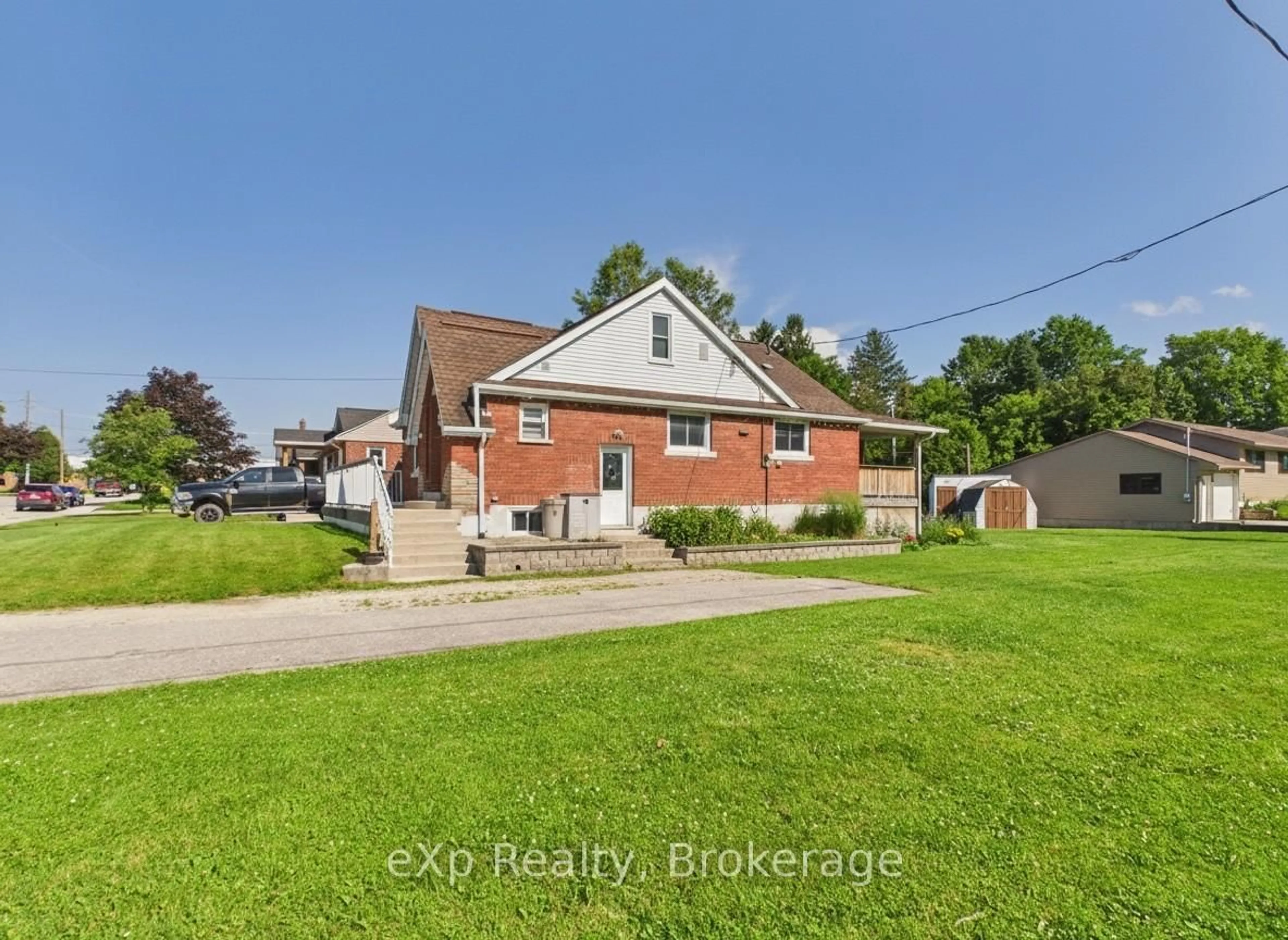 A pic from outside/outdoor area/front of a property/back of a property/a pic from drone, street for 401 Prince St, Brockton Ontario N0G 2V0