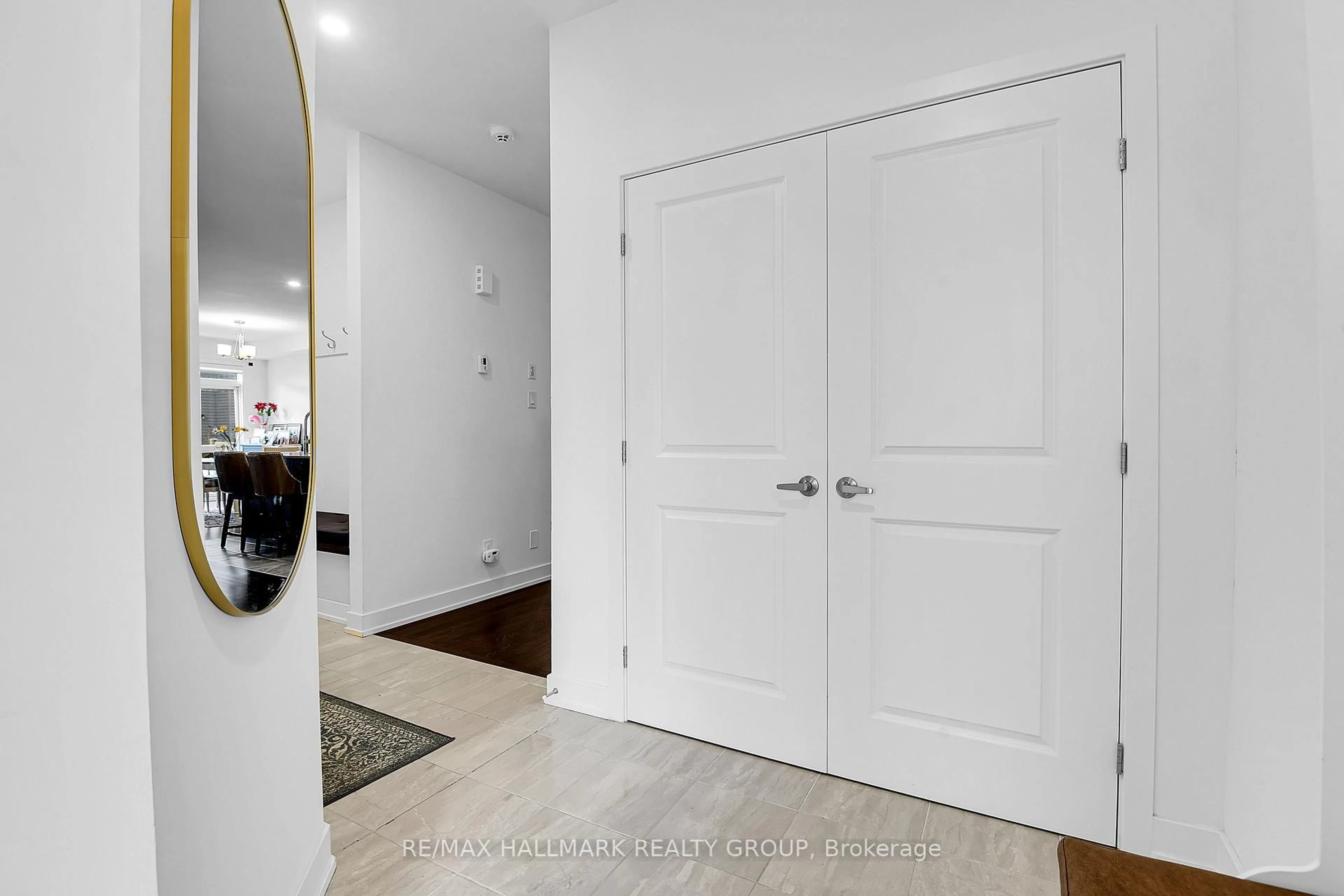 Indoor entryway for 23 Peony Lane, Manotick Ontario K4M 0M3