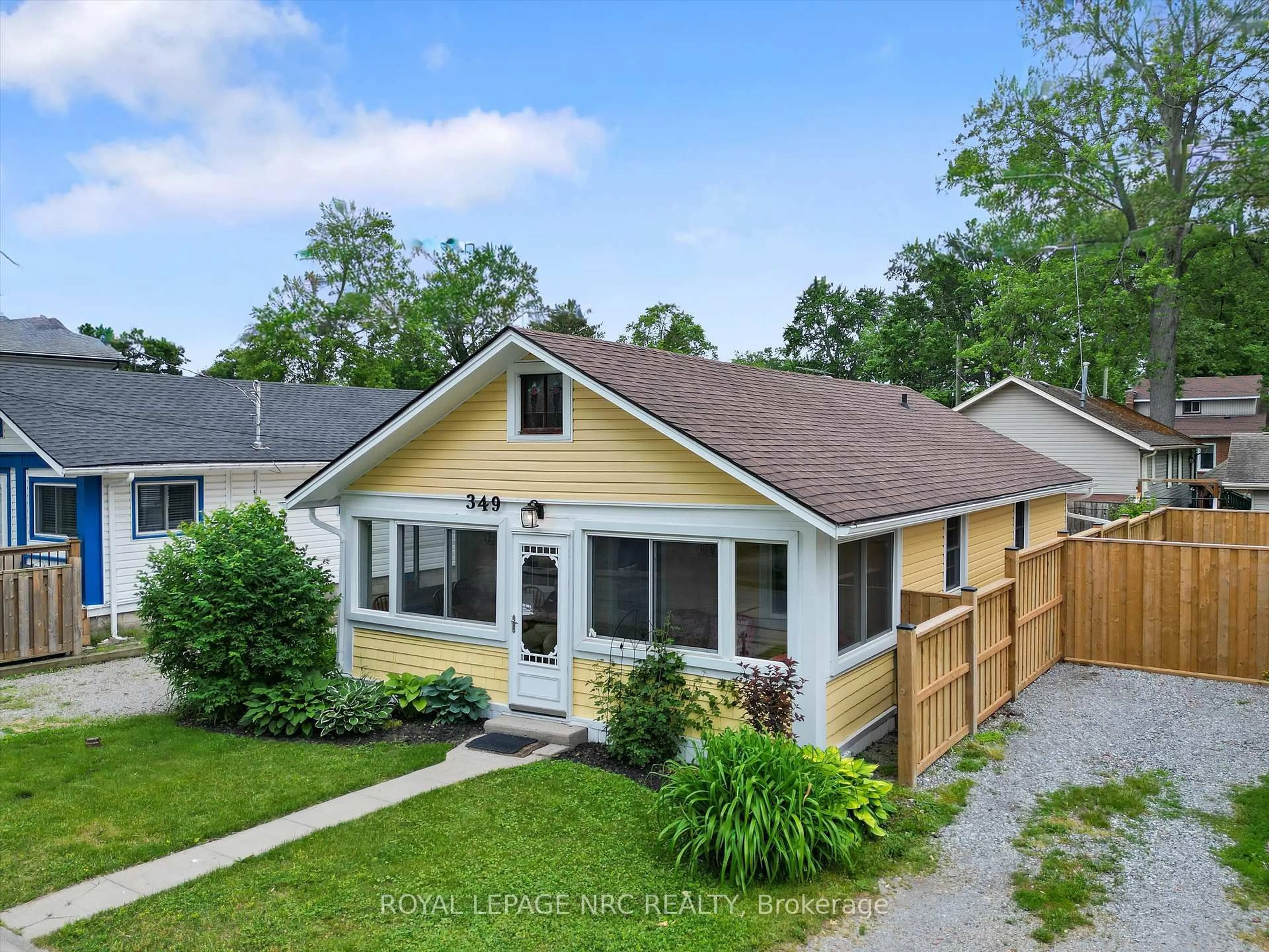 Home with vinyl exterior material, street for 349 Elmwood Ave, Fort Erie Ontario L0S 1B0