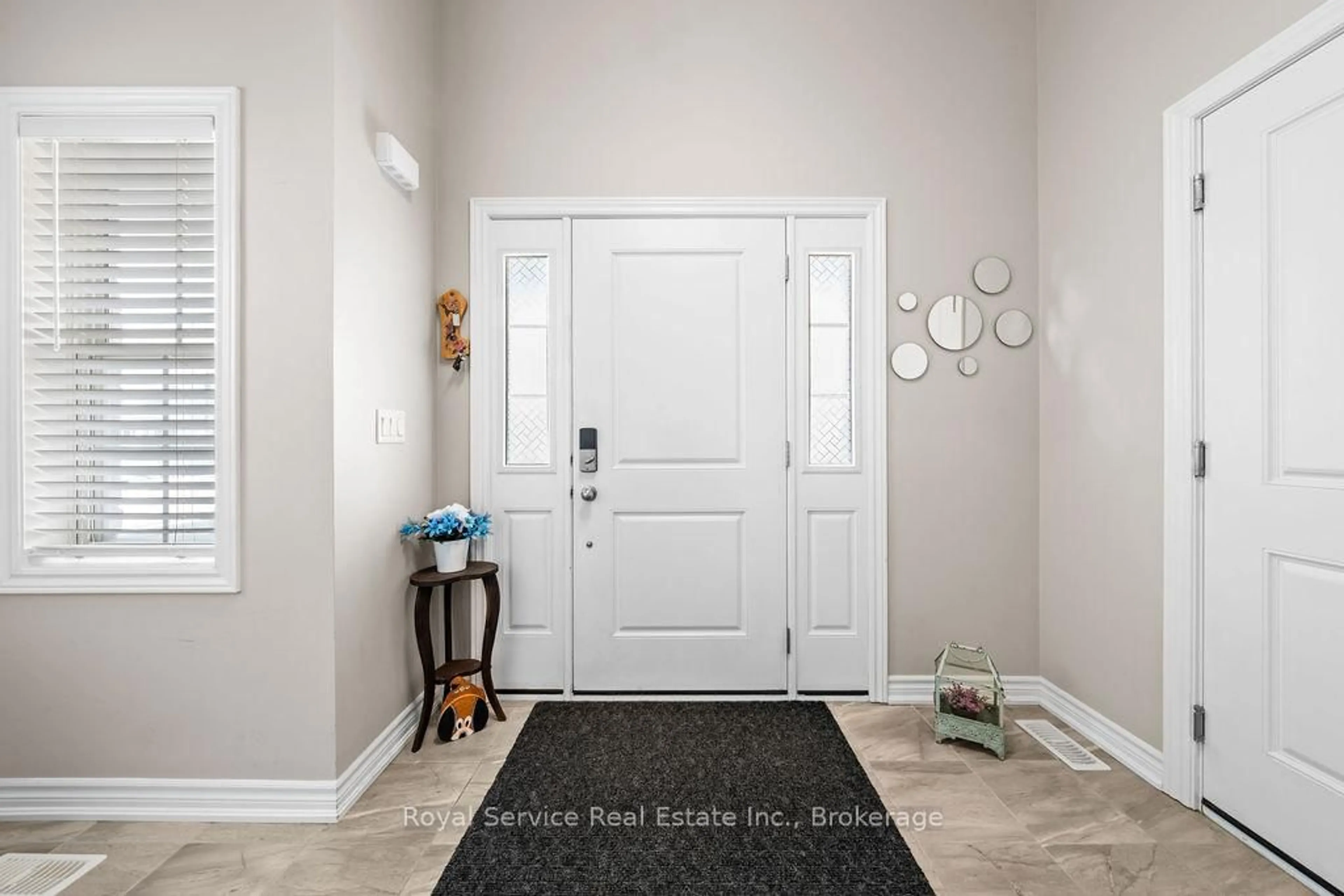 Indoor entryway for 257 Morgan St, Cobourg Ontario K9A 0L5