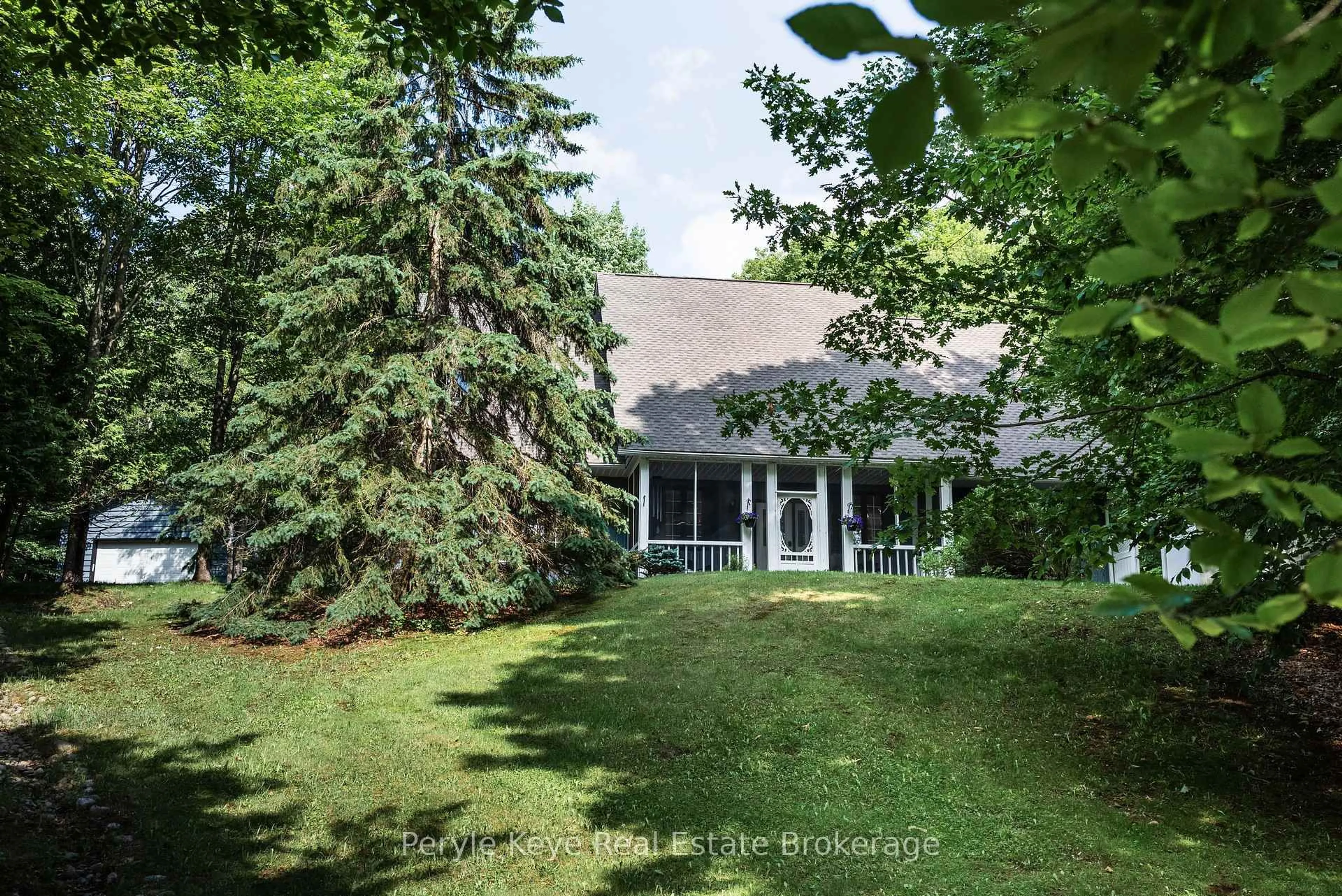 A pic from outside/outdoor area/front of a property/back of a property/a pic from drone, unknown for 125 Clarke Cres, Huntsville Ontario P0B 1L0