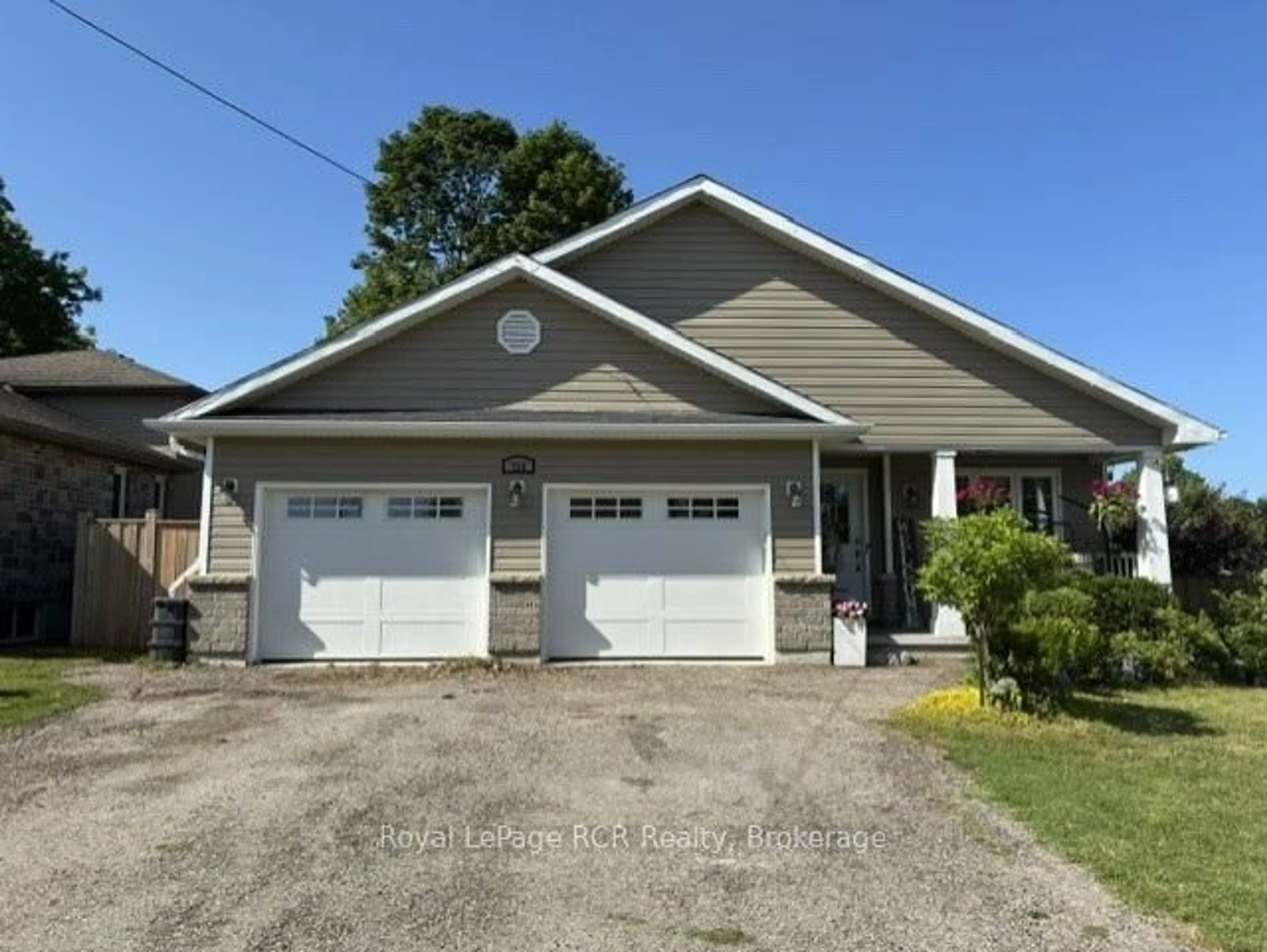 Home with vinyl exterior material, street for 724 Elgin St, Saugeen Shores Ontario N0H 2C0