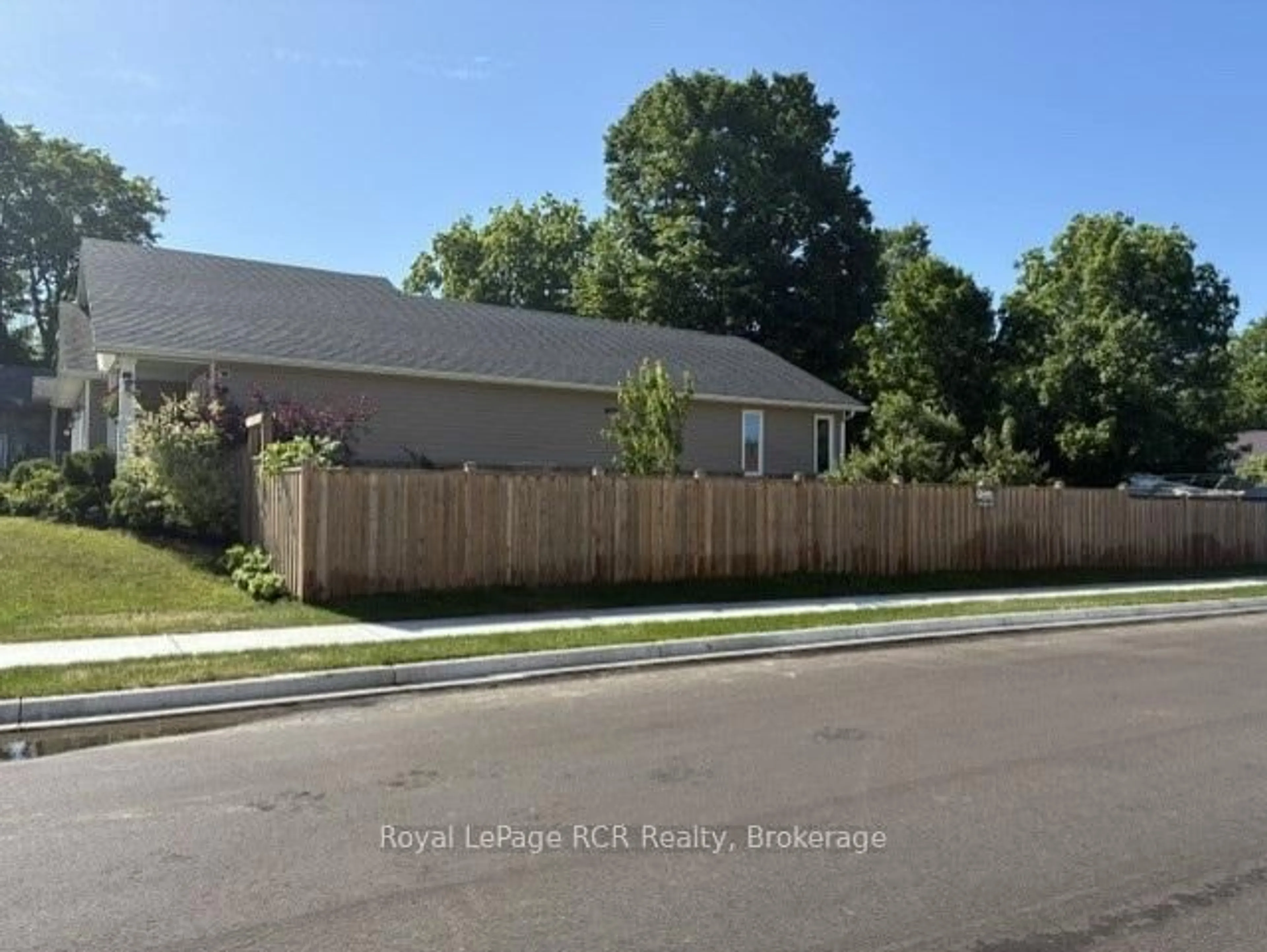 Unknown for 724 Elgin St, Saugeen Shores Ontario N0H 2C0