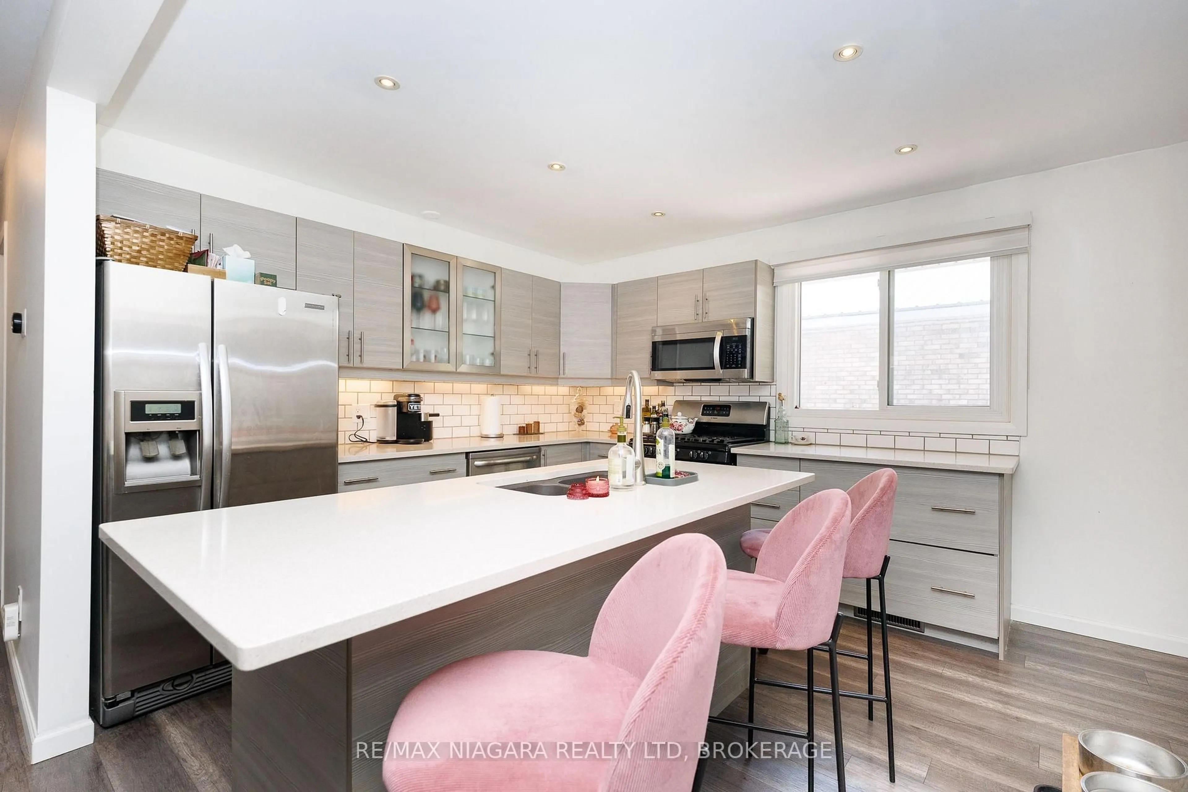 Open concept kitchen, unknown for 3273 Addison Ave, Niagara Falls Ontario L2J 3K6