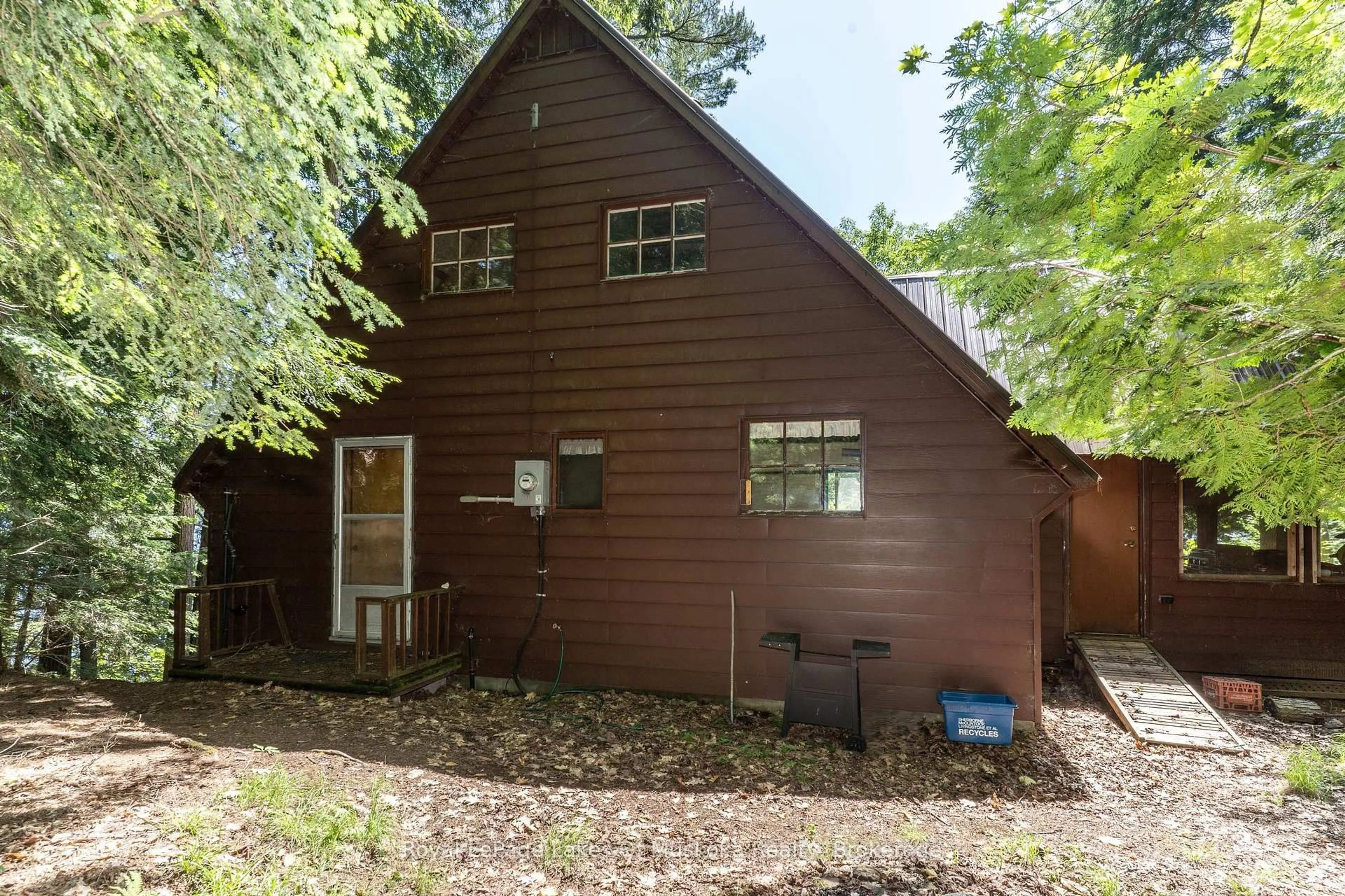 Home with vinyl exterior material, unknown for 19687 Kawagama North Shore, Algonquin Highlands Ontario P0A 1E0