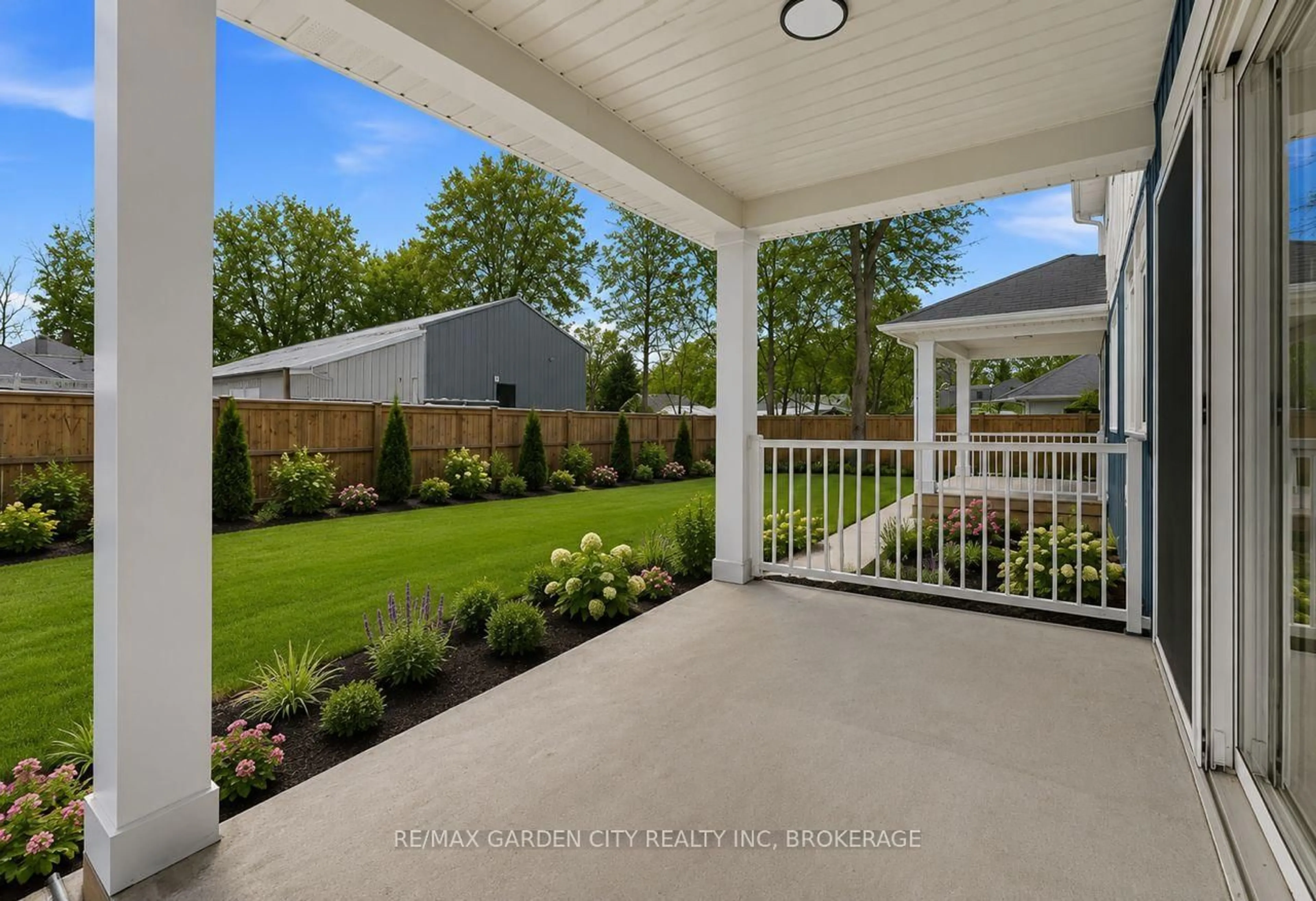 Patio, street for 3689 ELM St, Fort Erie Ontario L0S 1N0