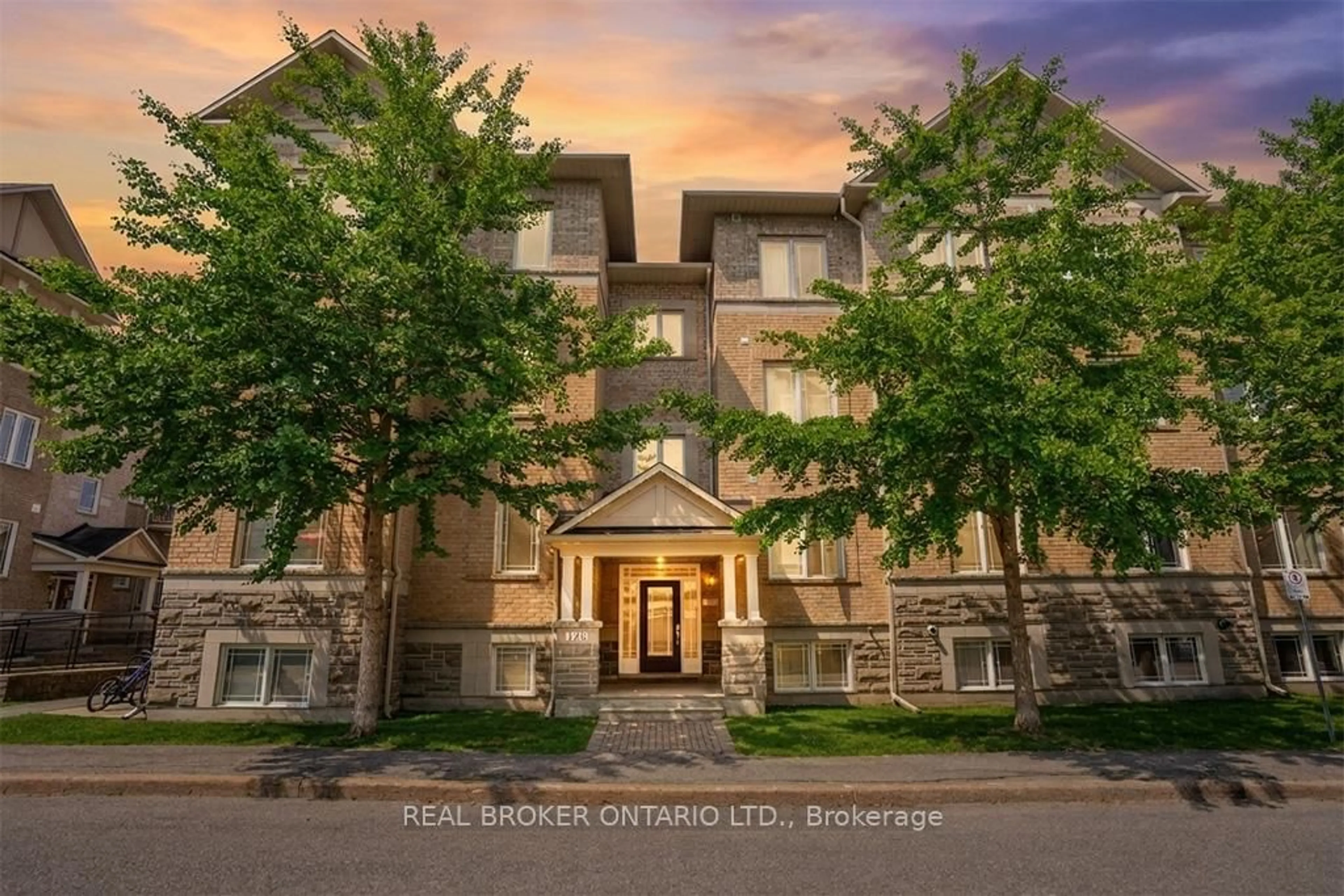 Indoor foyer for 176 Paseo Private #2, Ottawa Ontario K2G 4N7