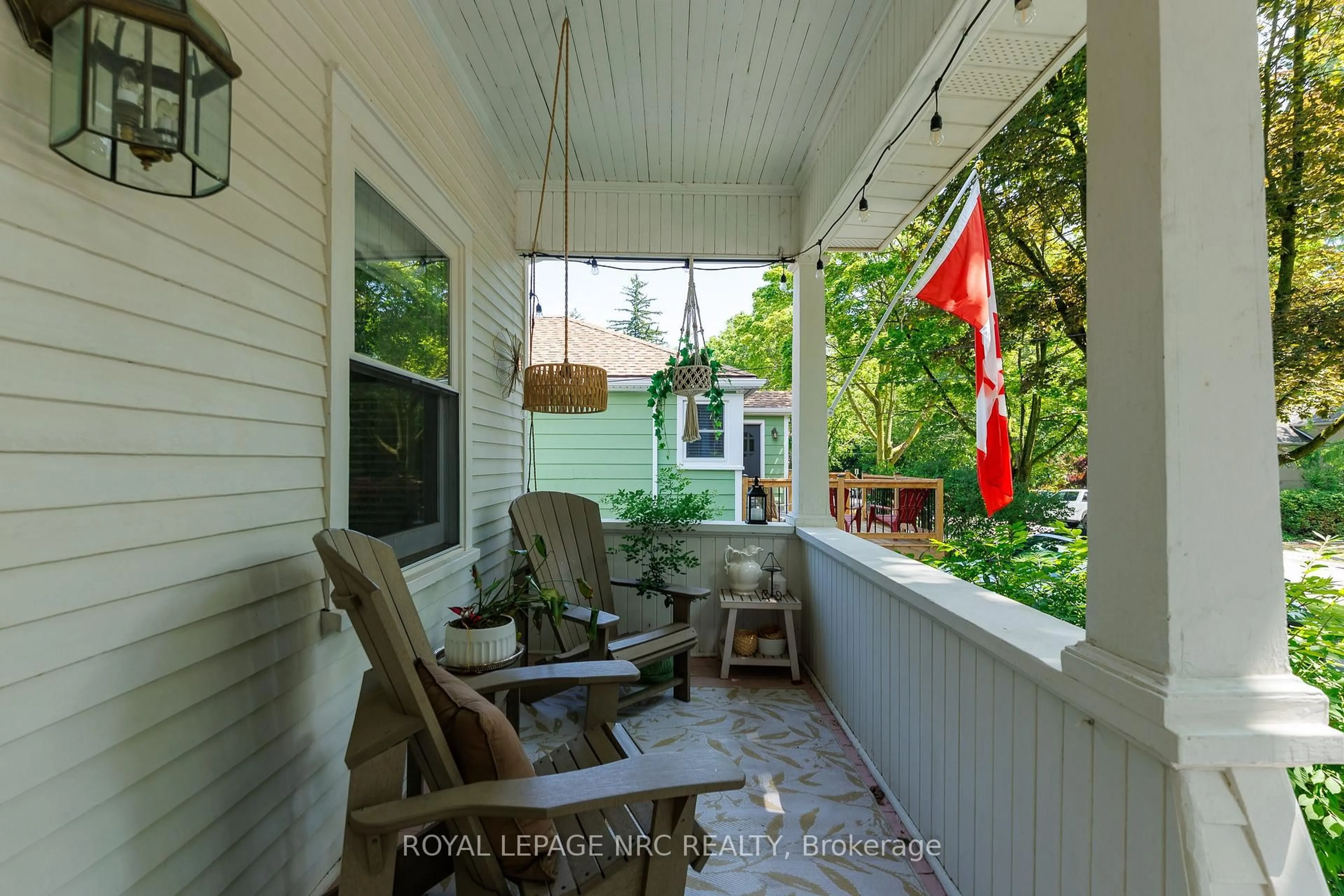 Patio, street for 133 Regent St, Niagara-on-the-Lake Ontario L0S 1J0