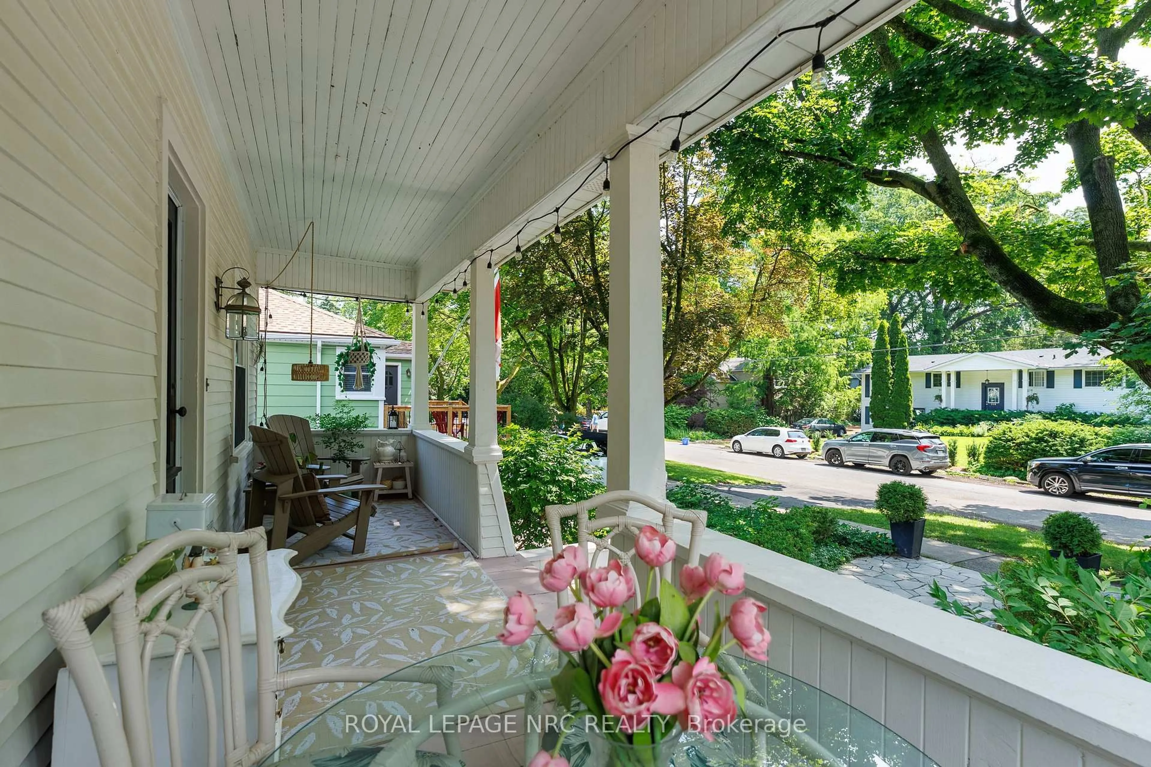 Patio, street for 133 Regent St, Niagara-on-the-Lake Ontario L0S 1J0