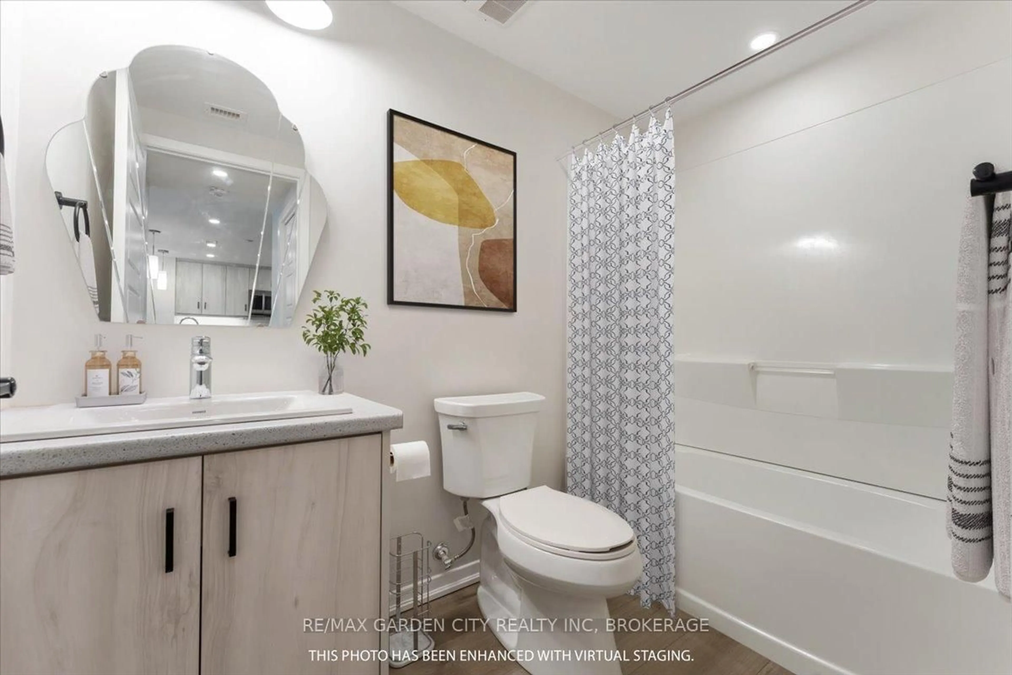 Standard bathroom, ceramic/tile floor for 3998 Victoria Ave #110, Lincoln Ontario L0R 2C0