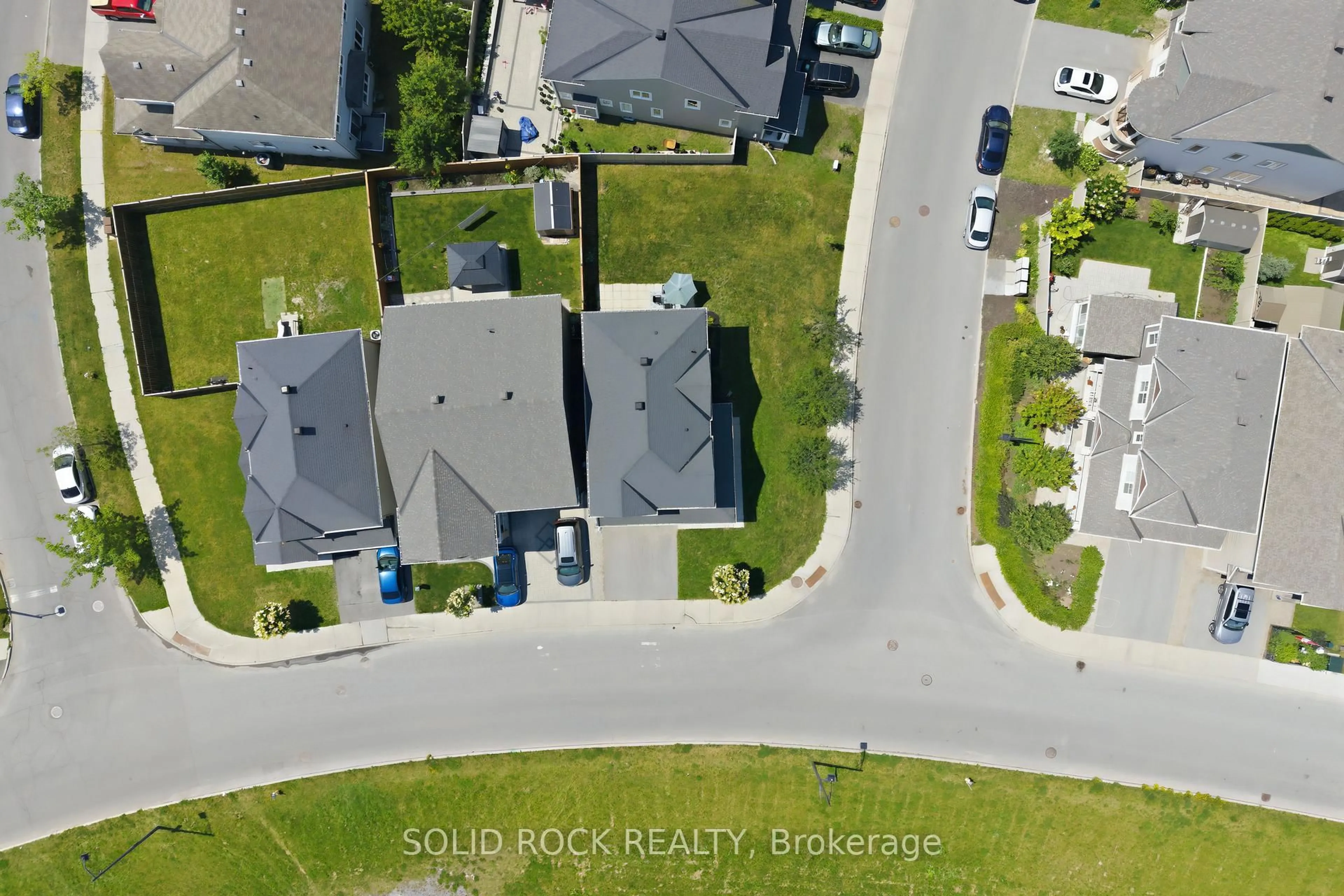 A pic from outside/outdoor area/front of a property/back of a property/a pic from drone, unknown for 2514 Half Moon Bay Rd, Ottawa Ontario K2M 2N2