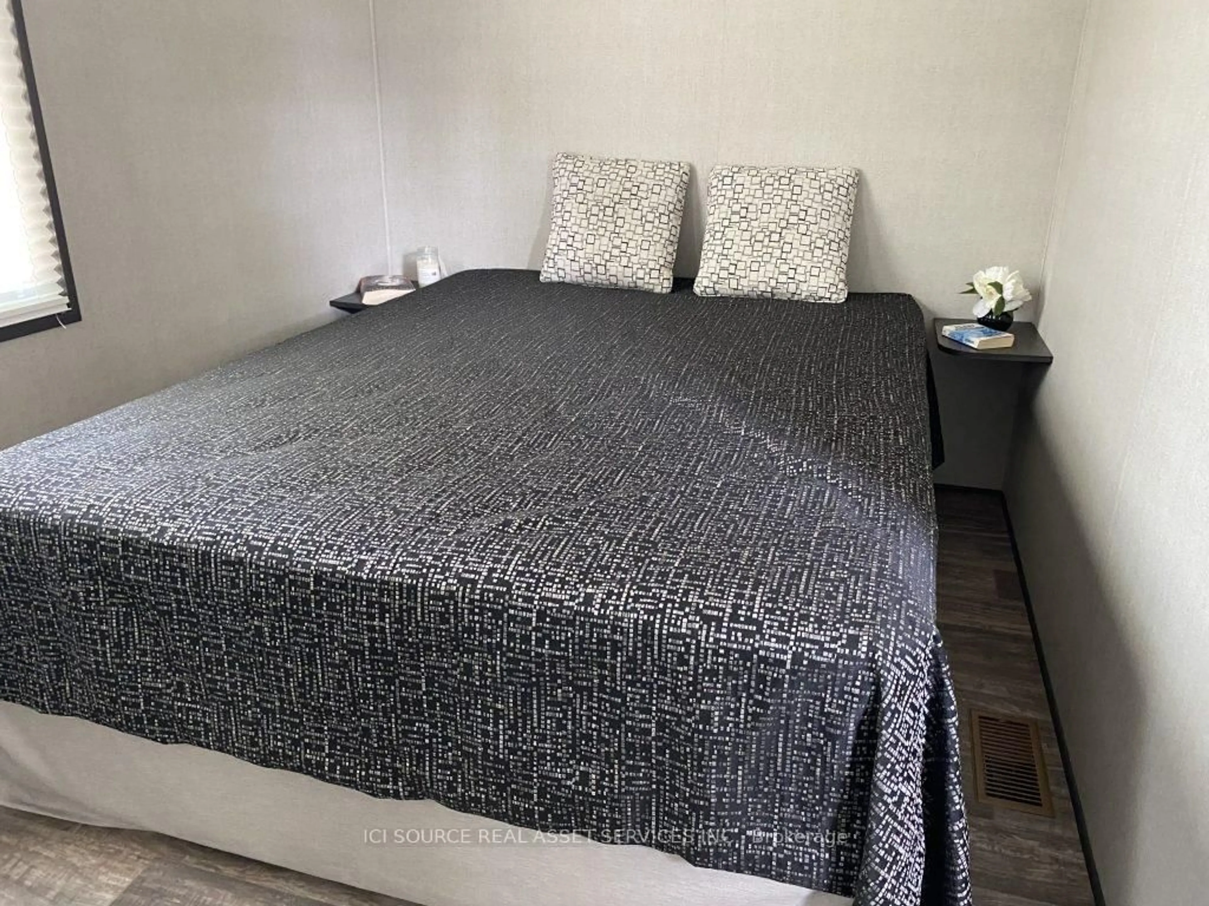 Bedroom with bed, unknown for 1235 Villiers Line #RL031, Otonabee-South Monaghan Ontario K0L 2G0