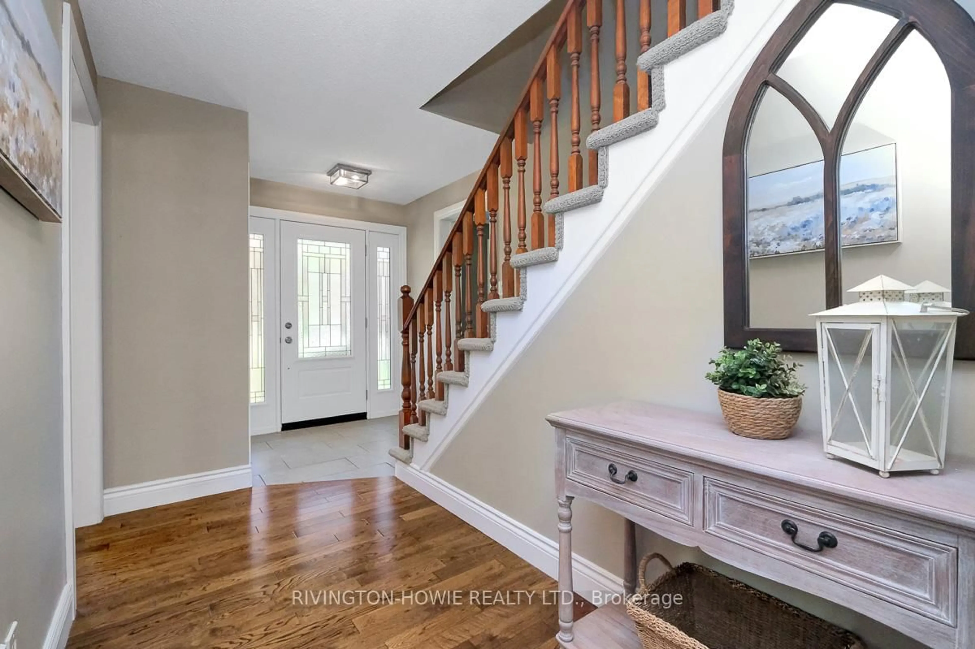 Indoor entryway for 103 Topol Lane, Carp Ontario K0A 1L0