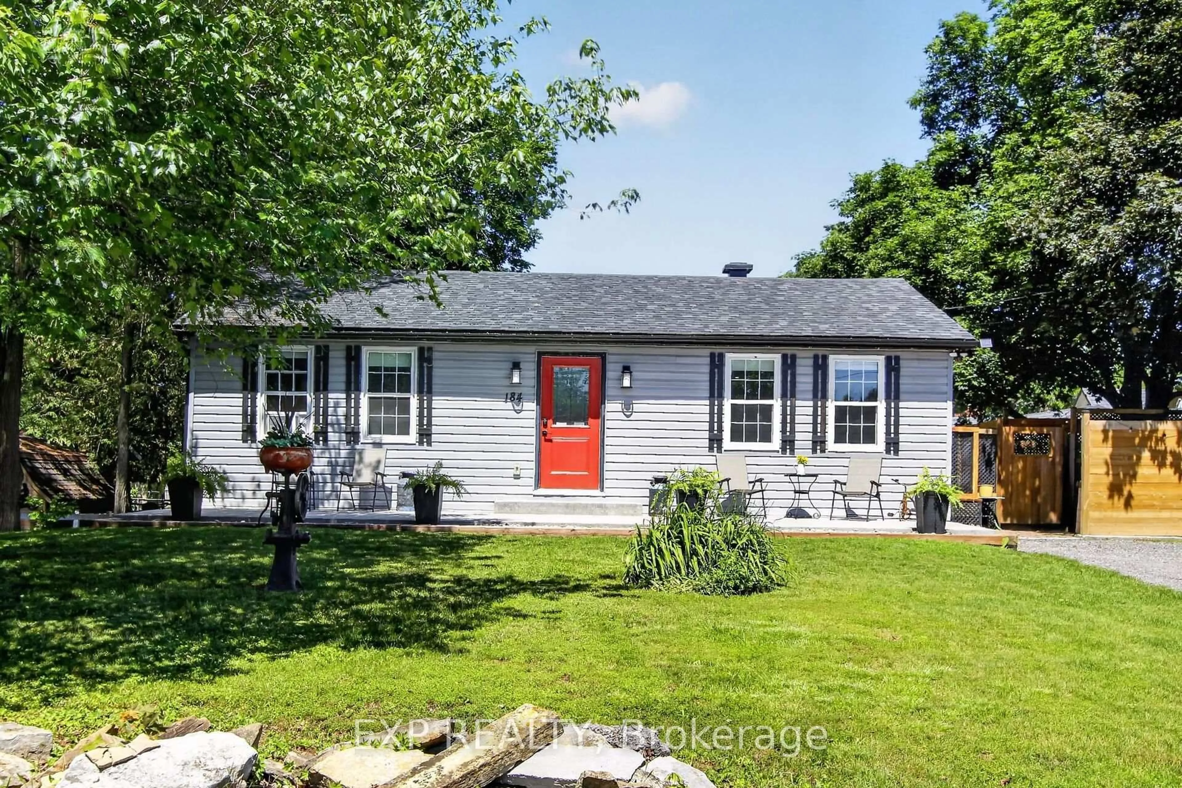 Home with vinyl exterior material, street for 184 James St, Almonte Ontario K0A 1A0
