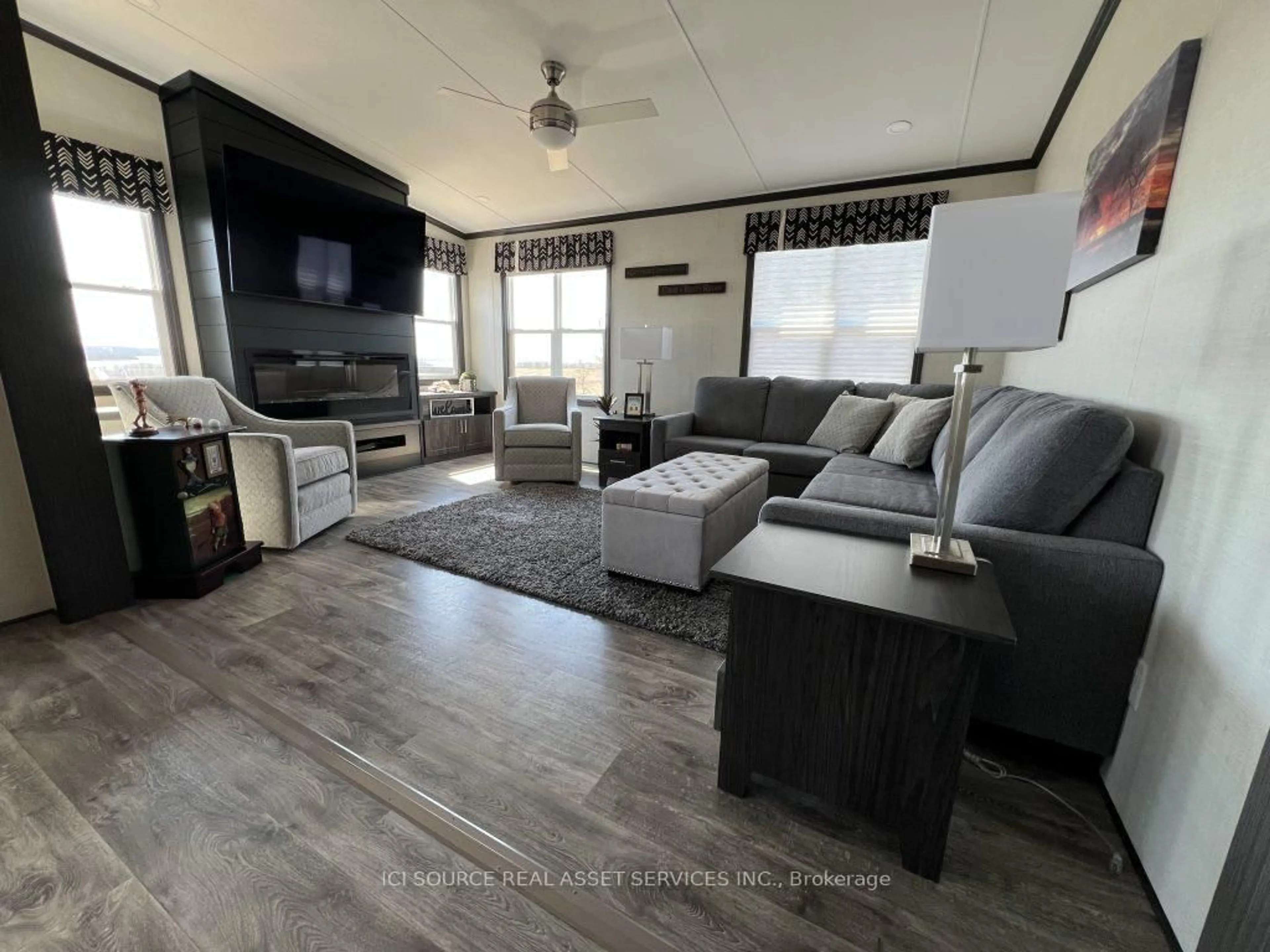 Living room with furniture, unknown for 1235 Villiers Line #ITL004, Otonabee-South Monaghan Ontario K0L 2G0