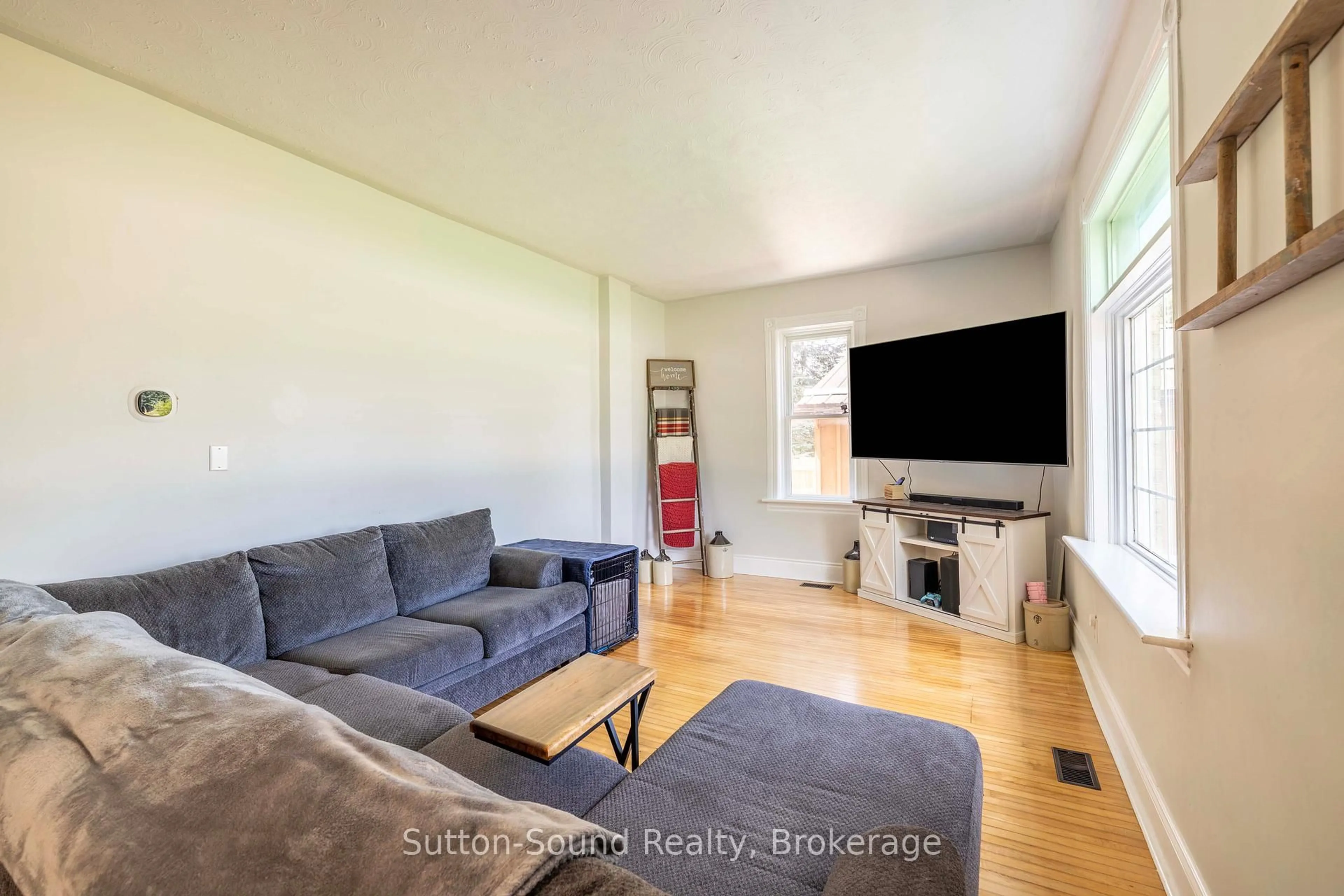 Living room with furniture, unknown for 347 Bruce 40 Rd, Arran-Elderslie Ontario N0H 1L0