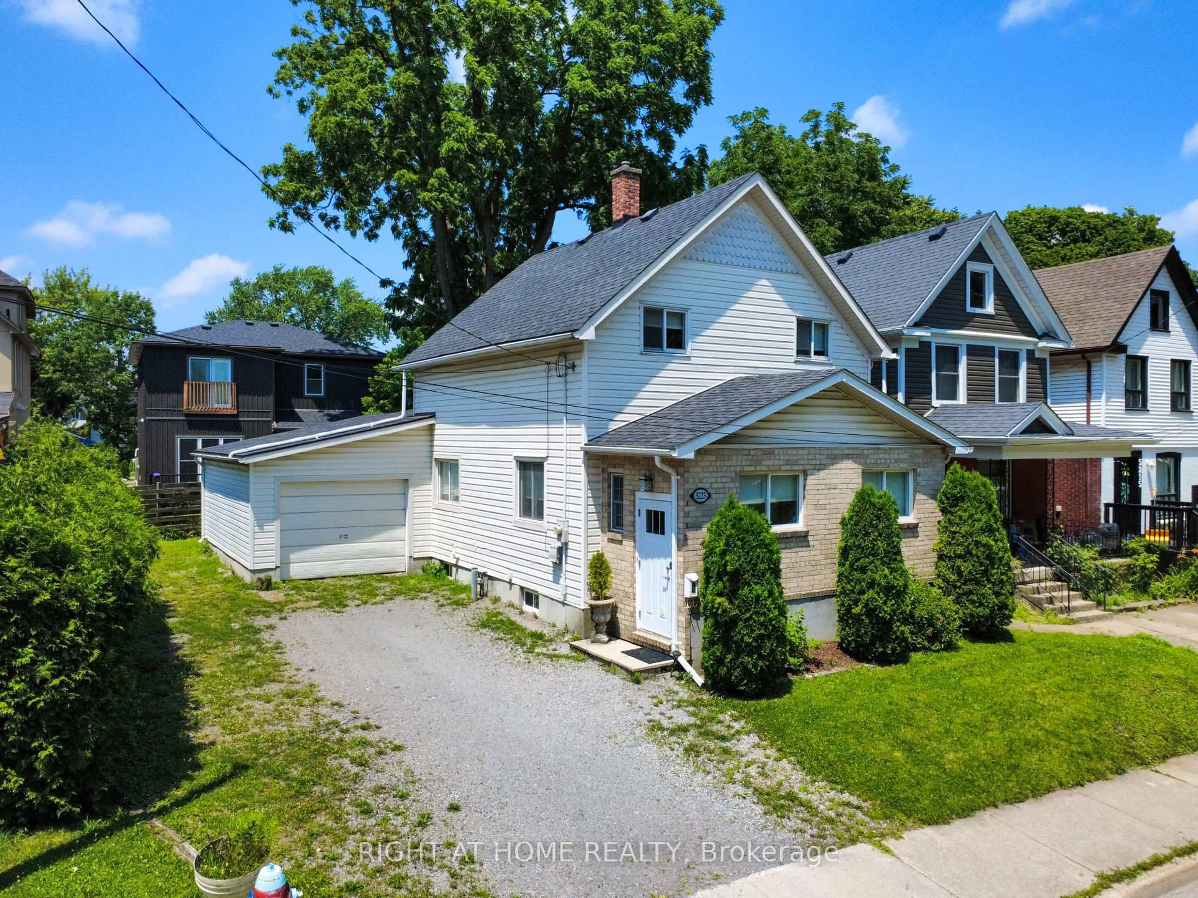 A pic from outside/outdoor area/front of a property/back of a property/a pic from drone, street for 5223 Palmer Ave, Niagara Falls Ontario L2E 3T9