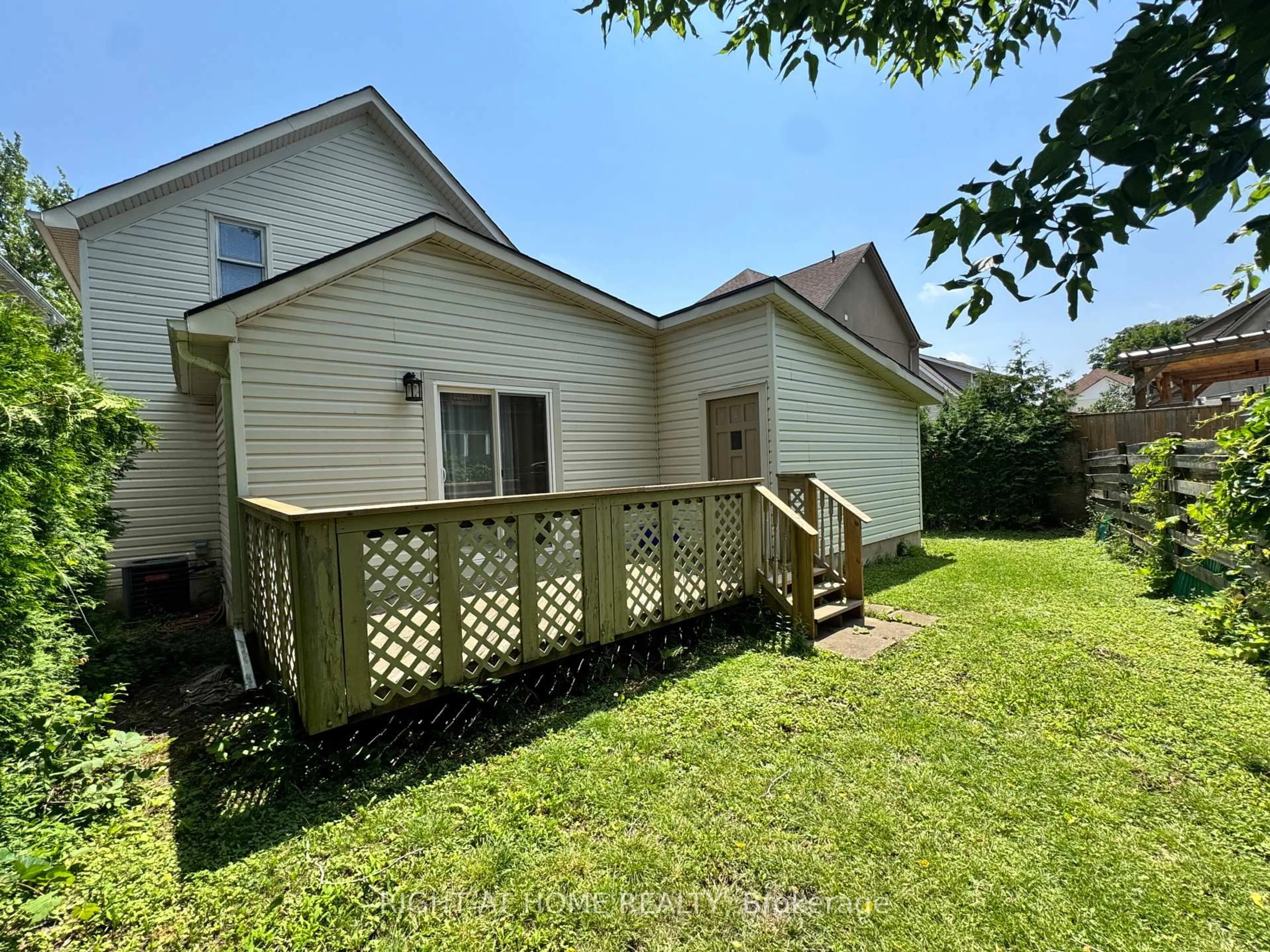 A pic from outside/outdoor area/front of a property/back of a property/a pic from drone, water/lake/river/ocean view for 5223 Palmer Ave, Niagara Falls Ontario L2E 3T9